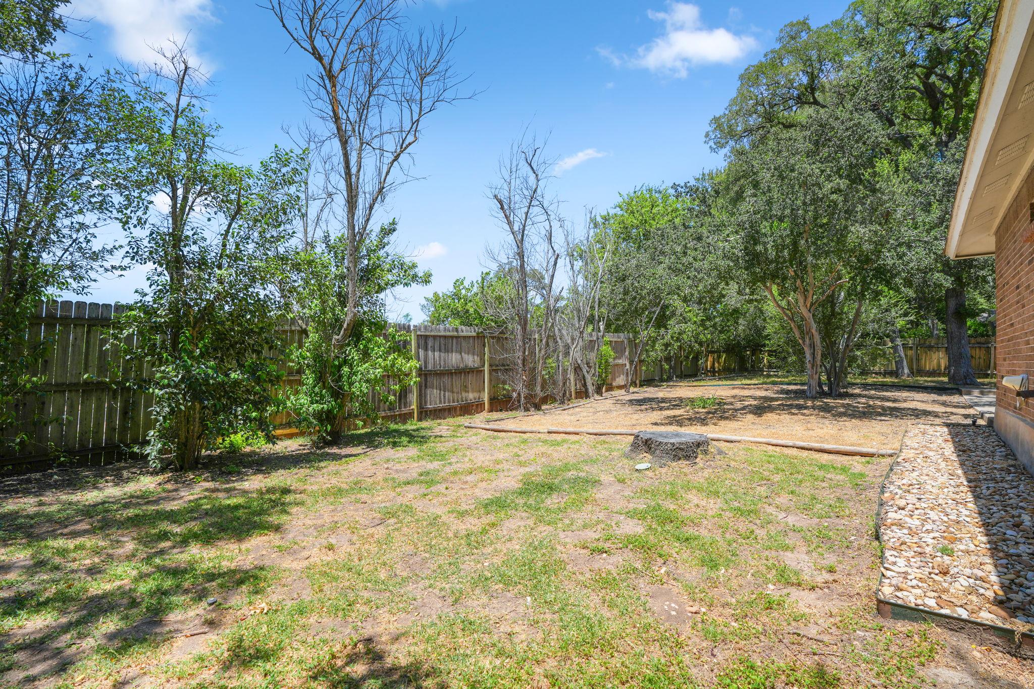 2116 Wychwood DR
