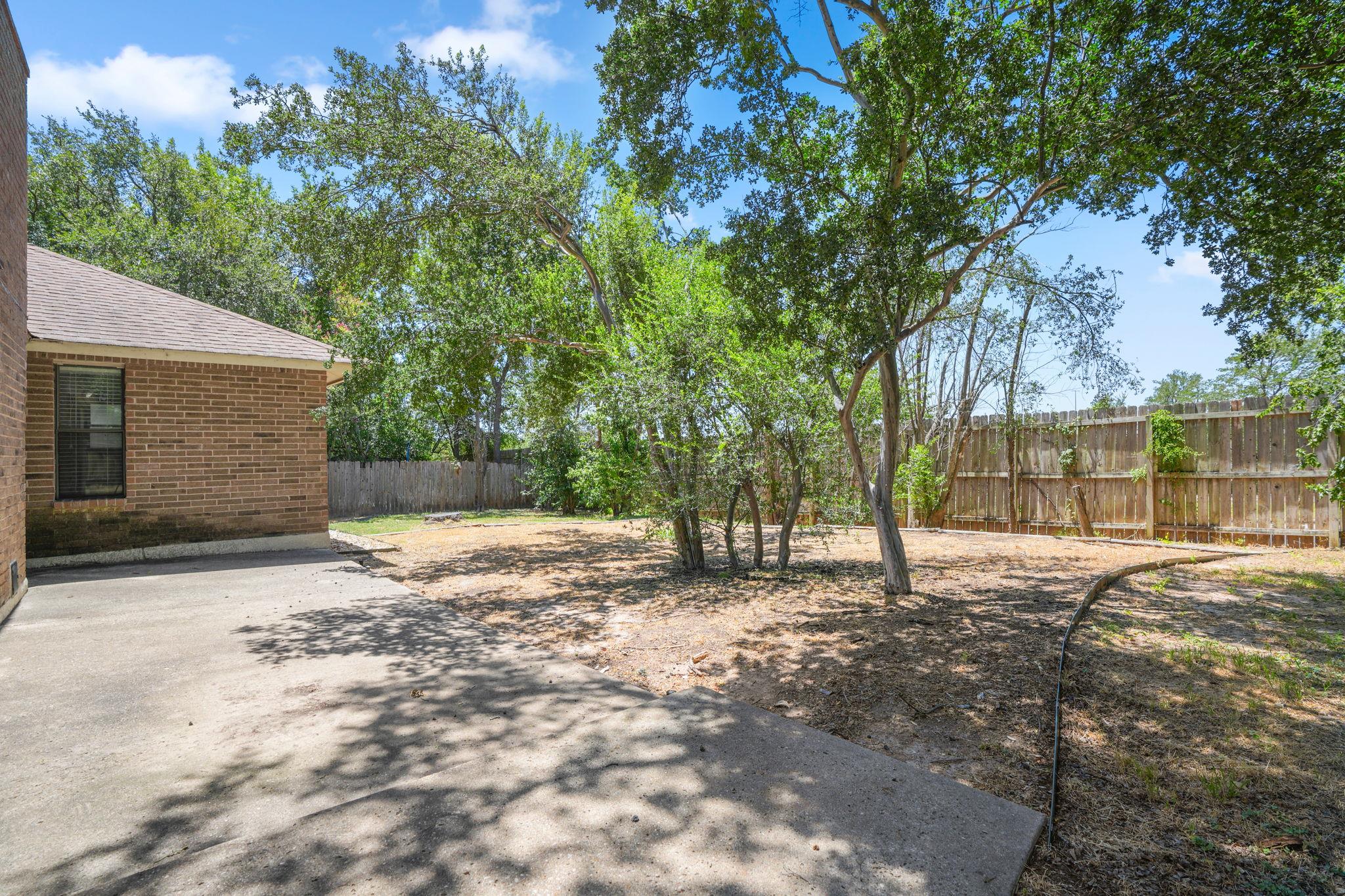 2116 Wychwood DR