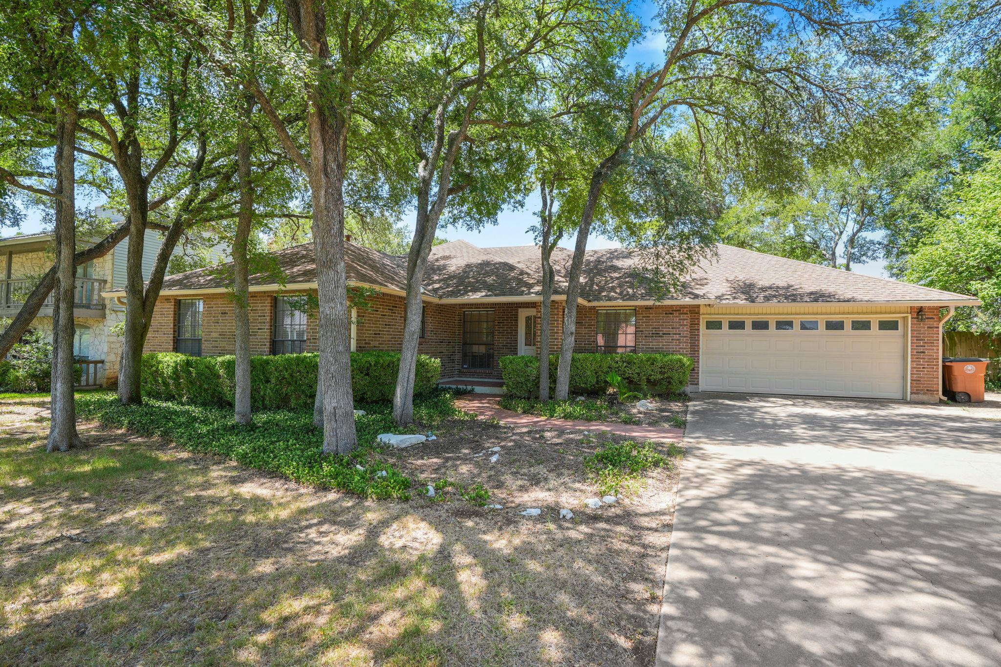 2116 Wychwood DR
