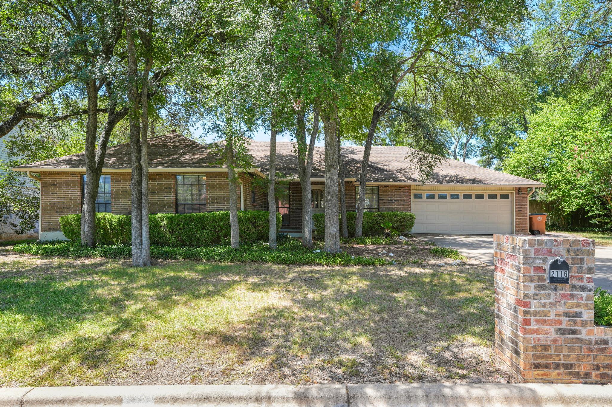 2116 Wychwood DR