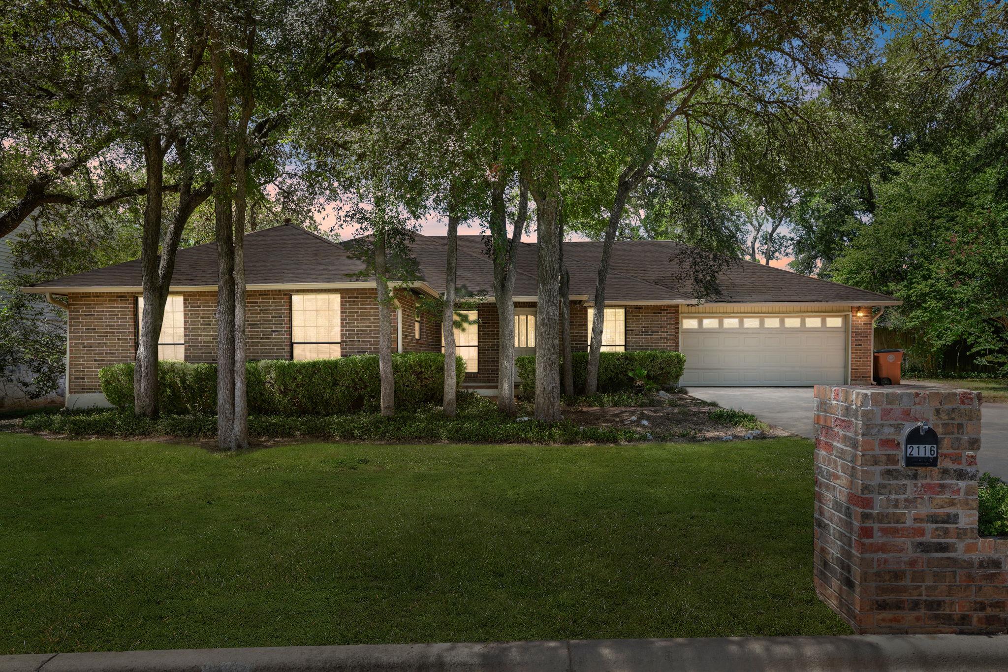 2116 Wychwood DR