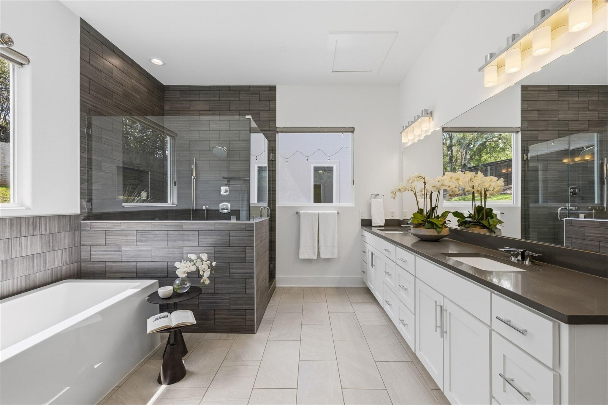 2704 Oak Park DR