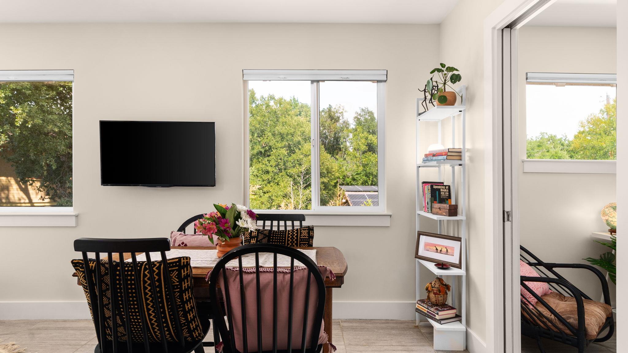 1208 Enfield RD # 204