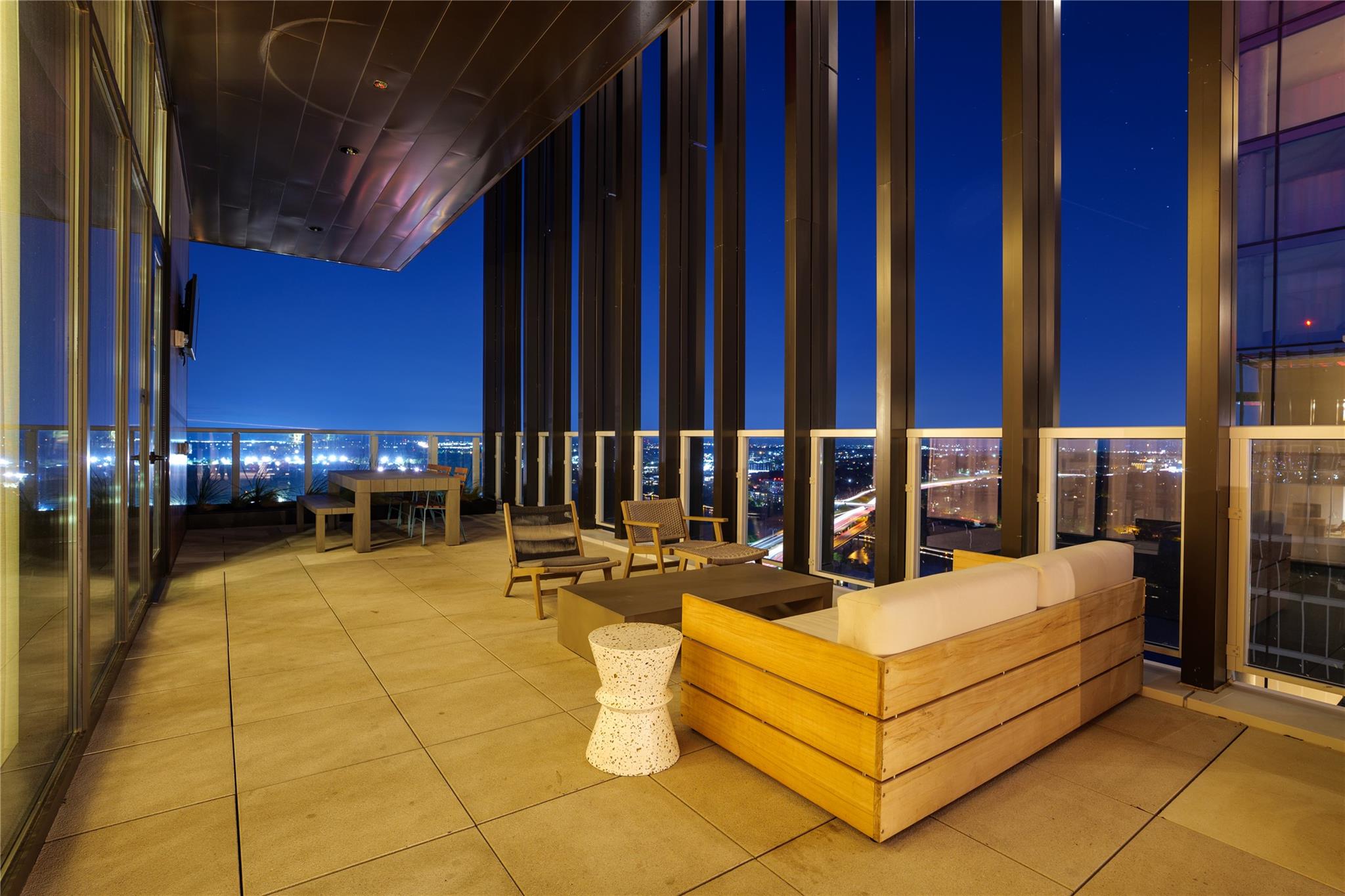 48 East Ave # 2807