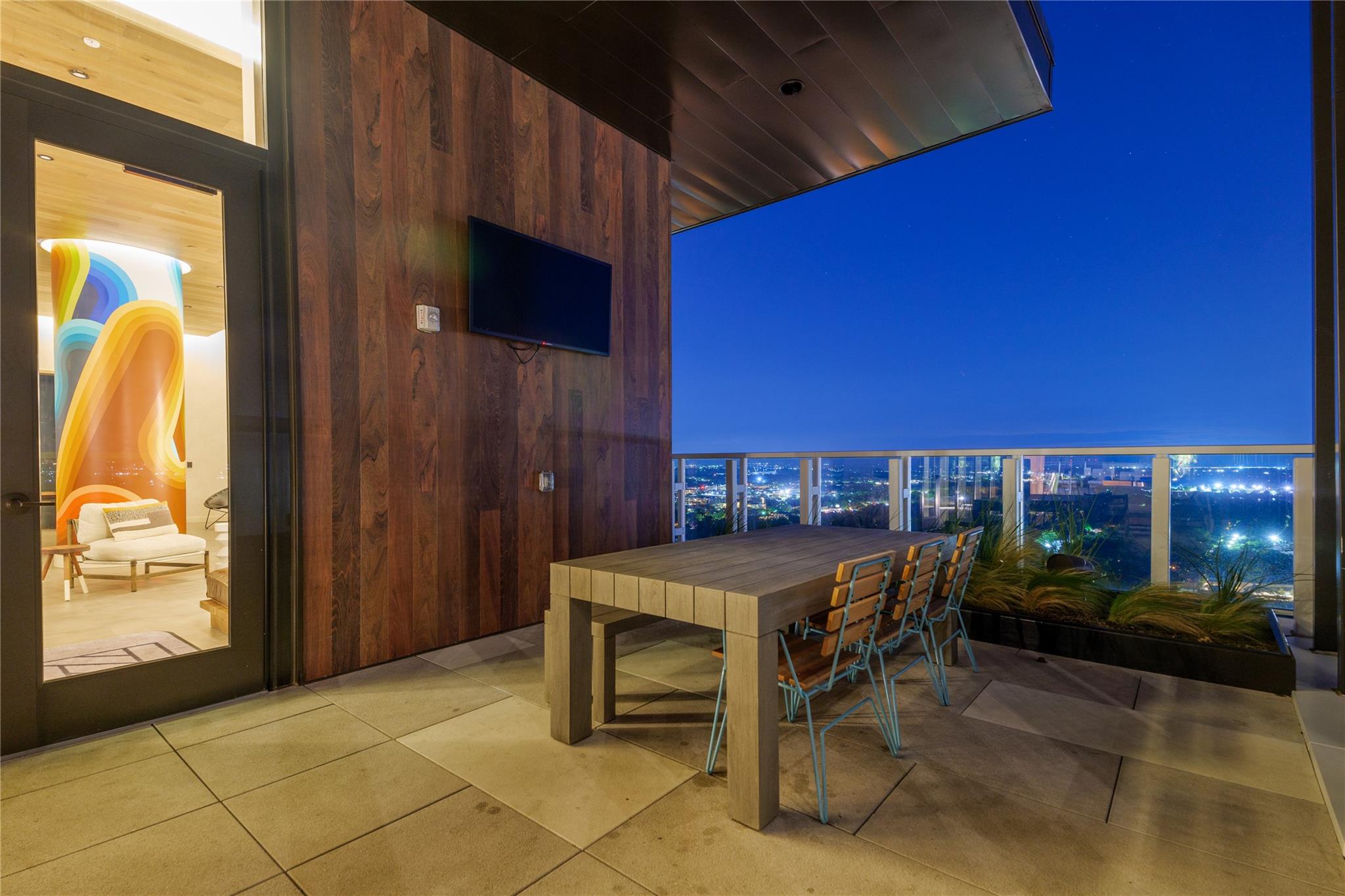 48 East Ave # 2807