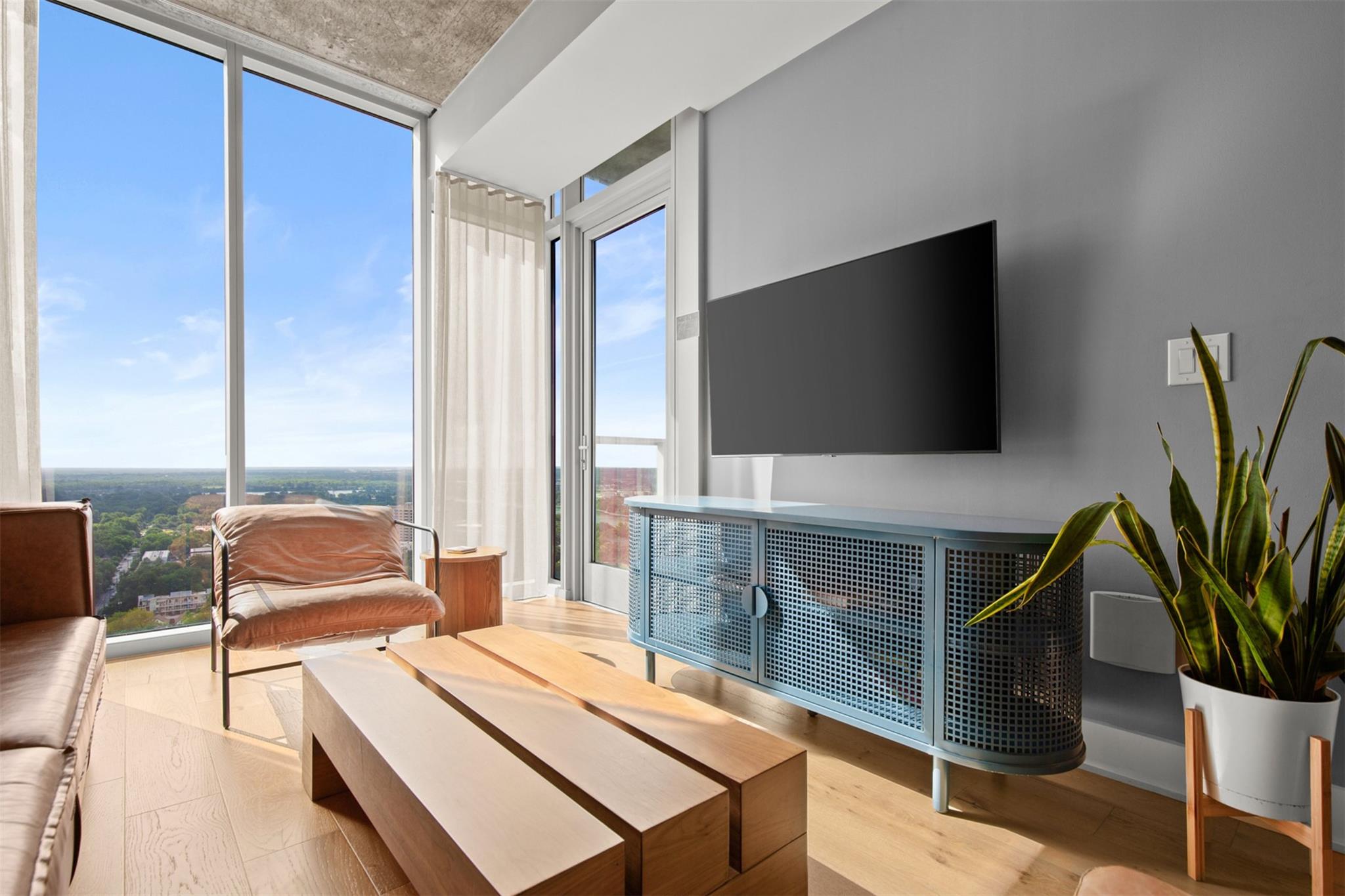 48 East Ave # 2807
