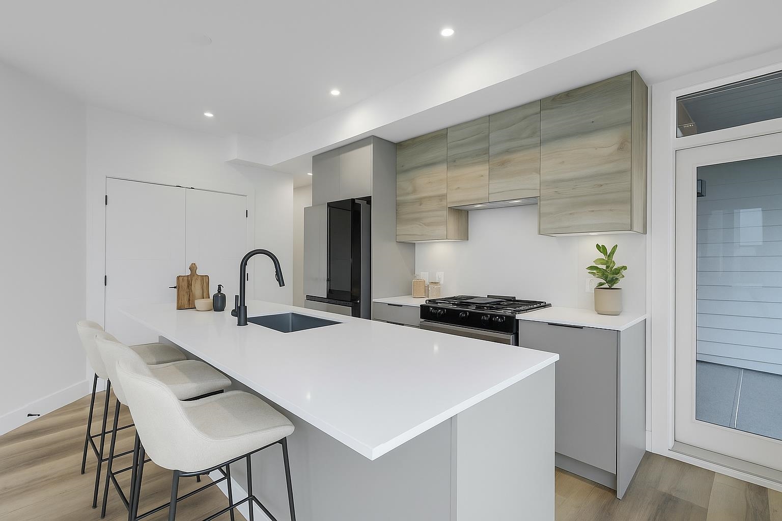 312 30494 CARDINAL AVE Unit: 312