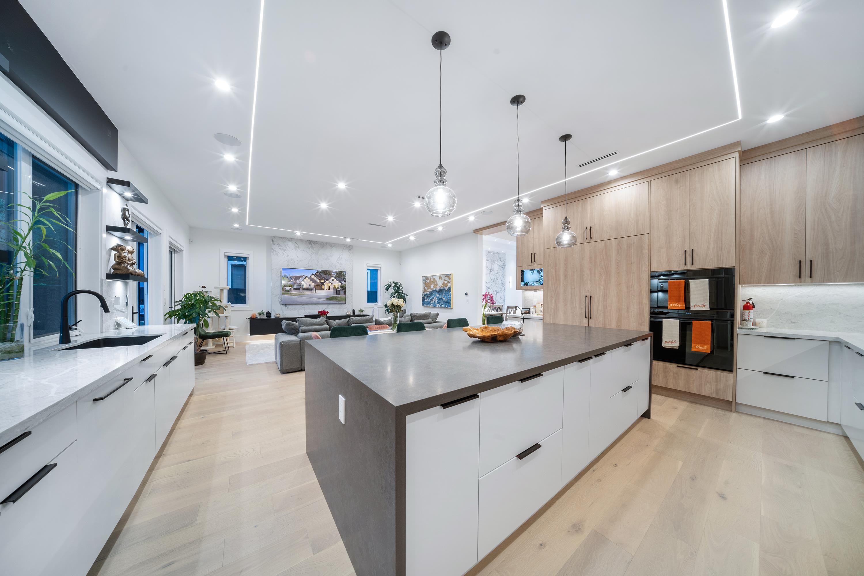 14022 20A AVE, Surrey