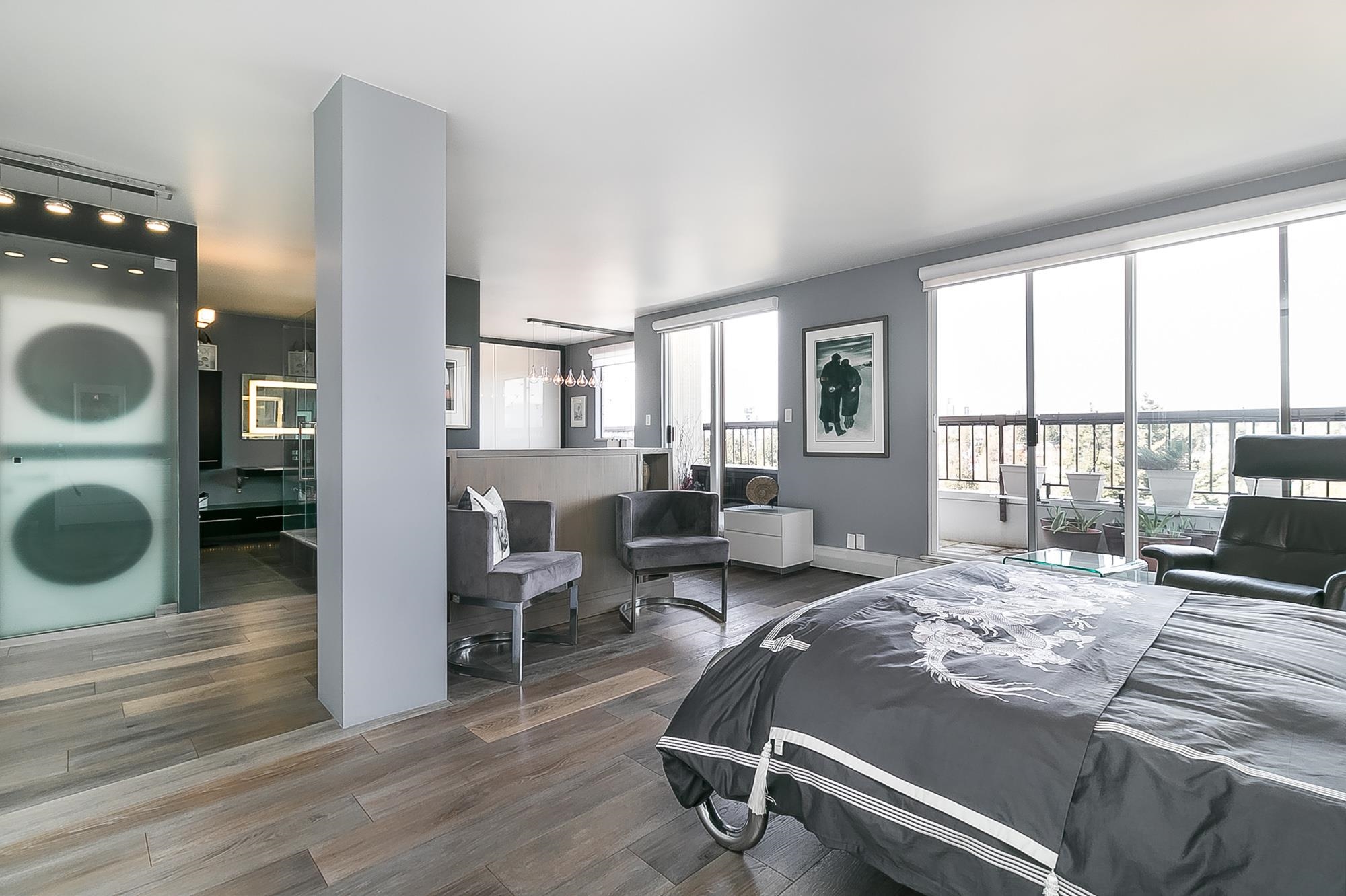 1702 320 ROYAL AVE Unit: 1702