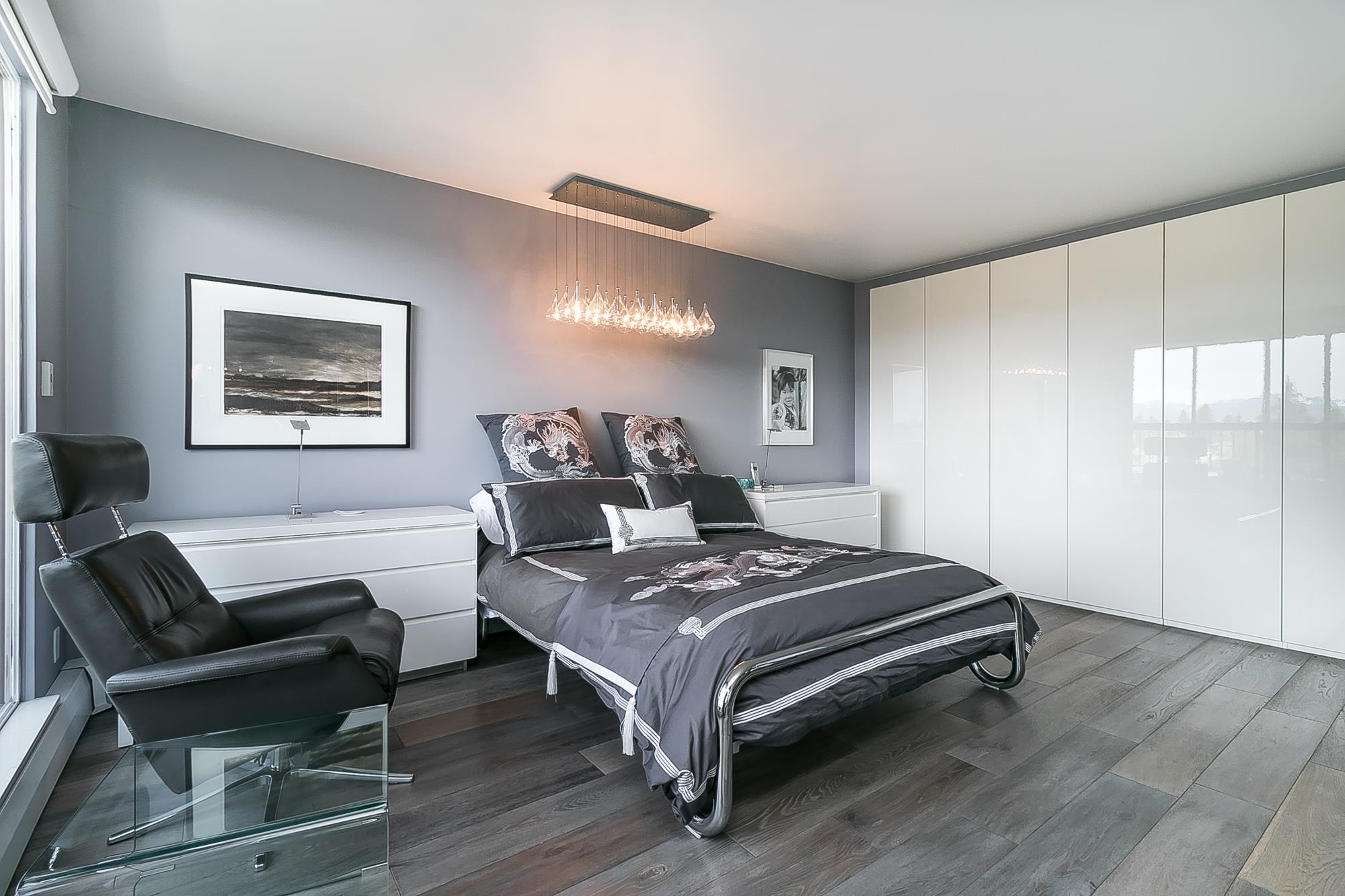 1702 320 ROYAL AVE Unit: 1702