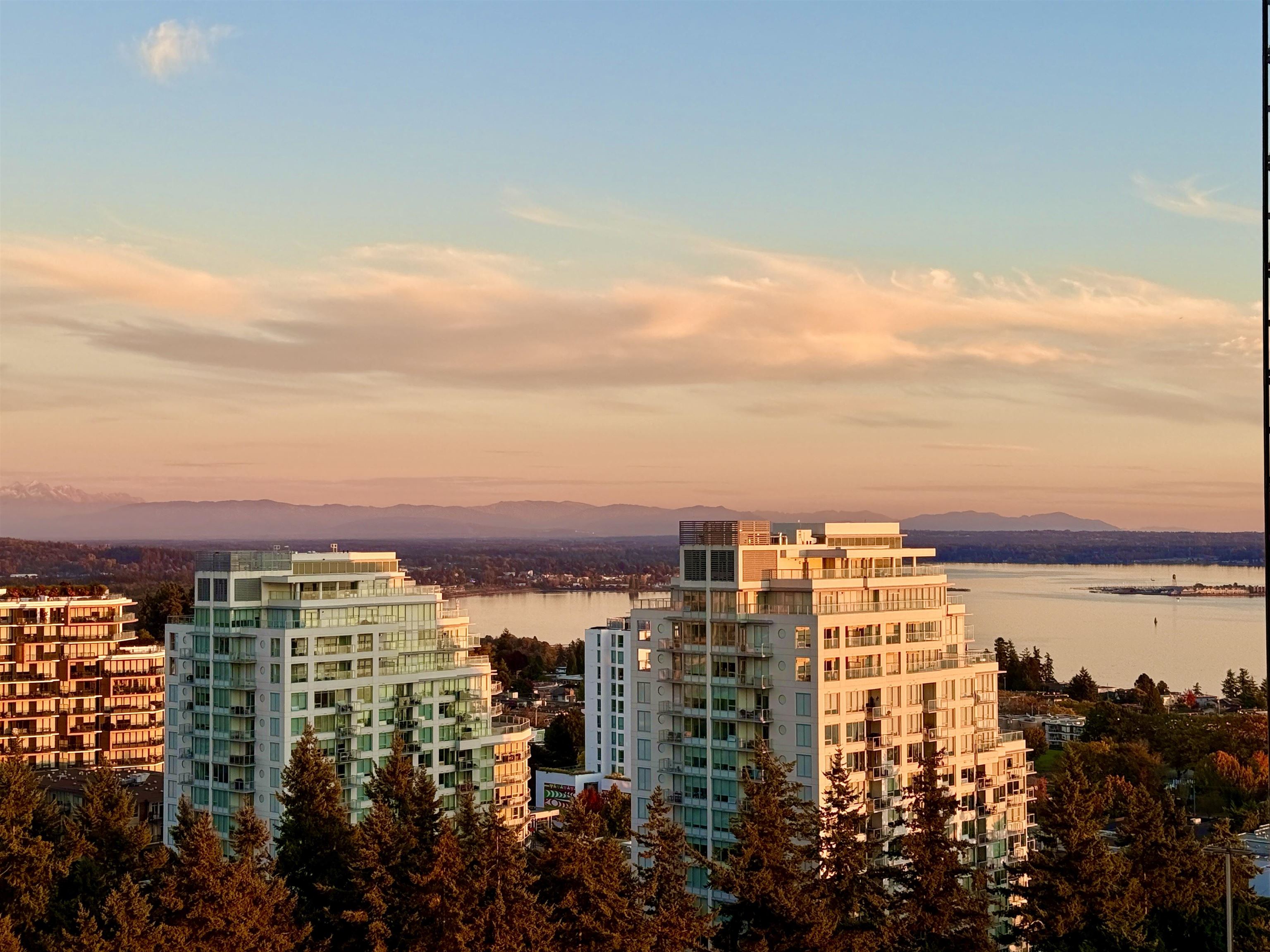 1804 1501 FOSTER STREET, White Rock Unit: 1804