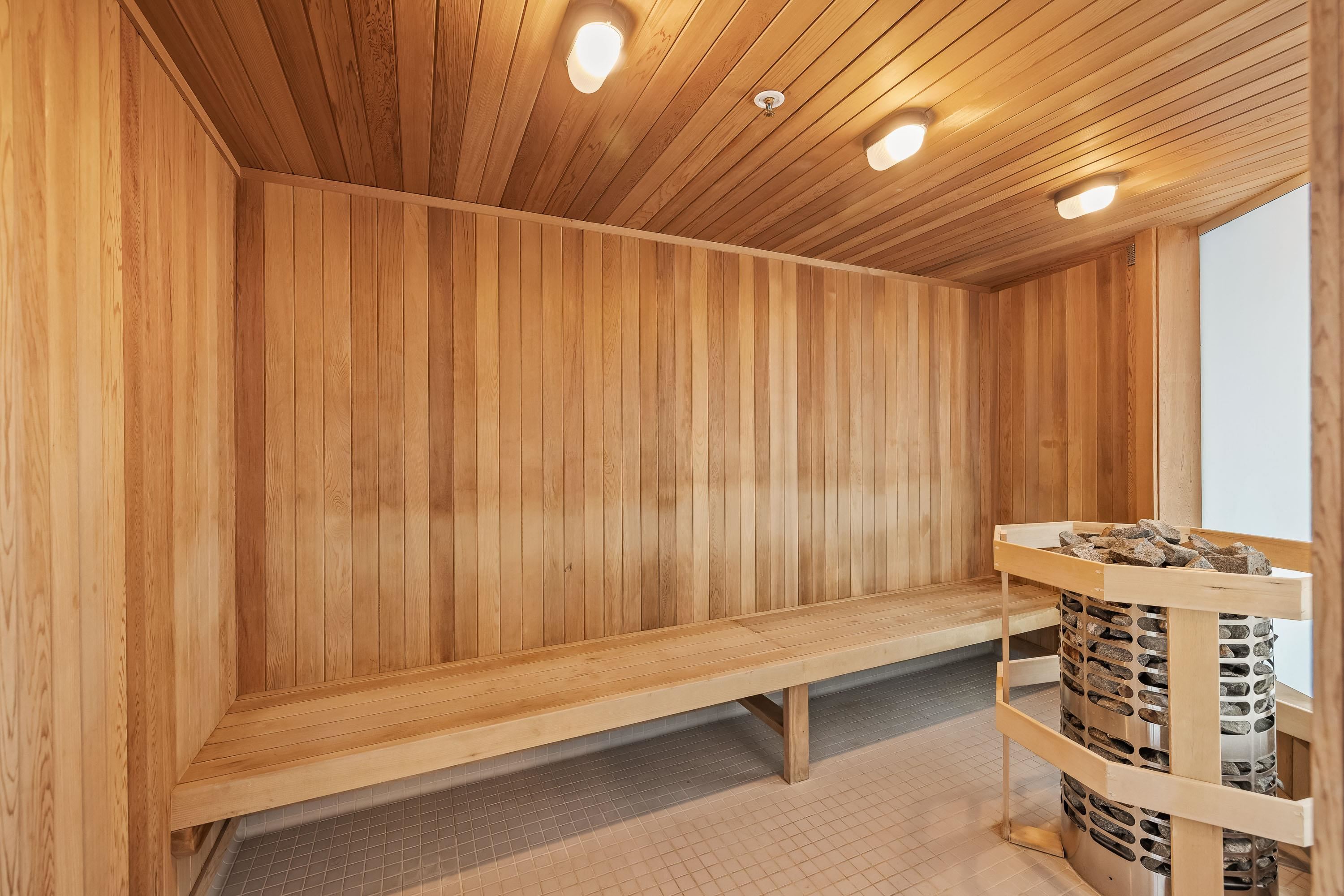 1804 1501 FOSTER STREET, White Rock Unit: 1804