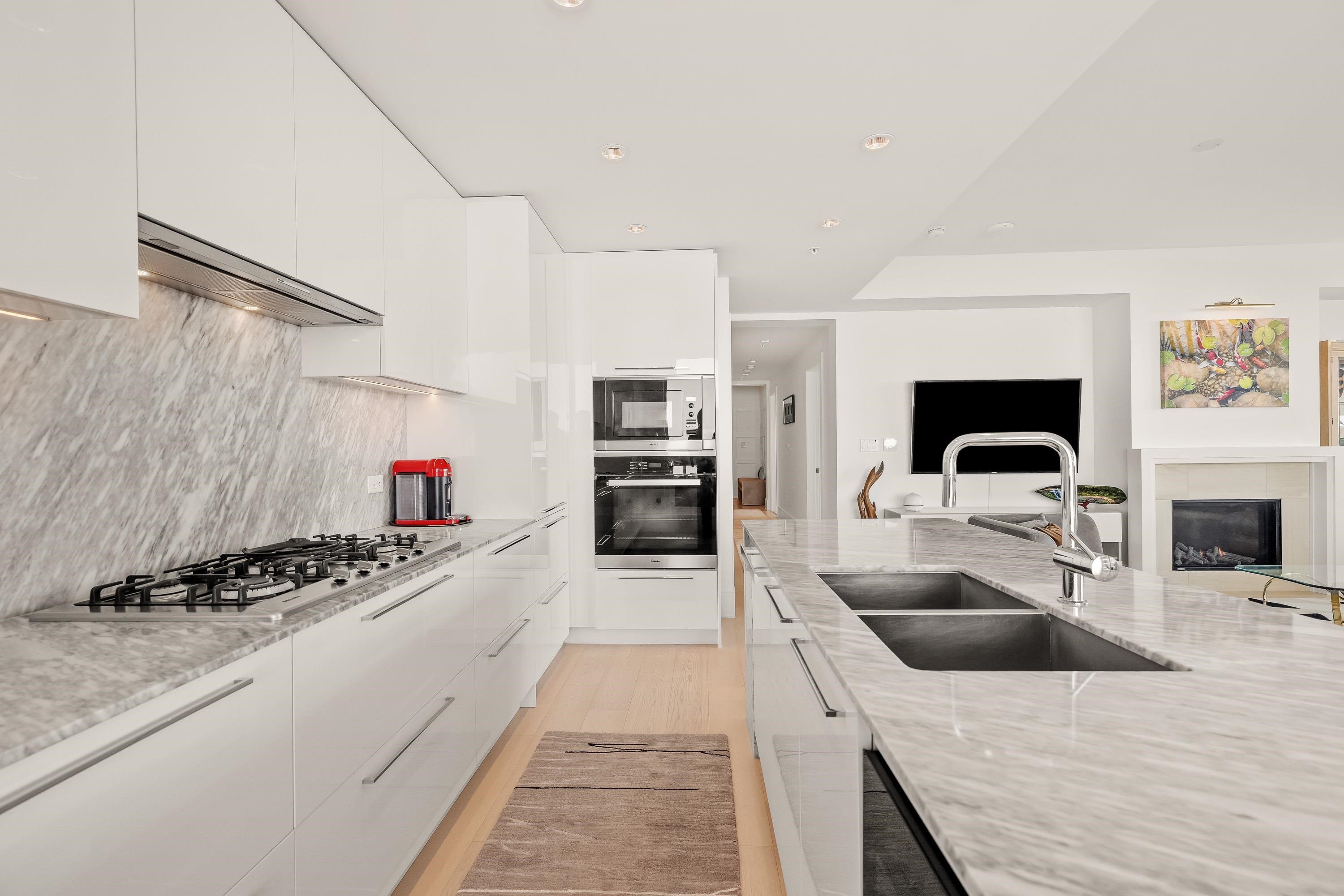 1804 1501 FOSTER STREET, White Rock Unit: 1804