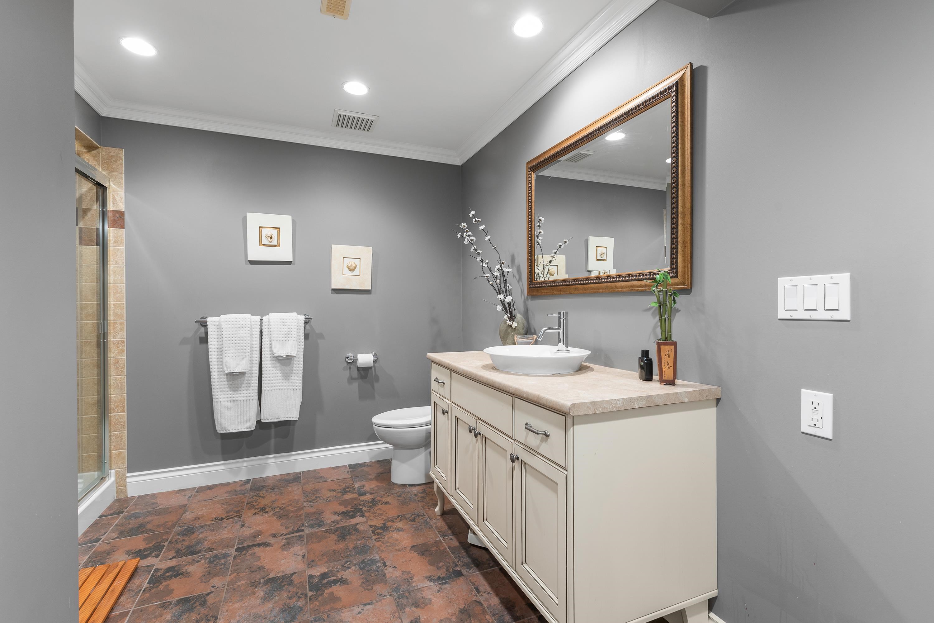 15675 36 AVE, Surrey