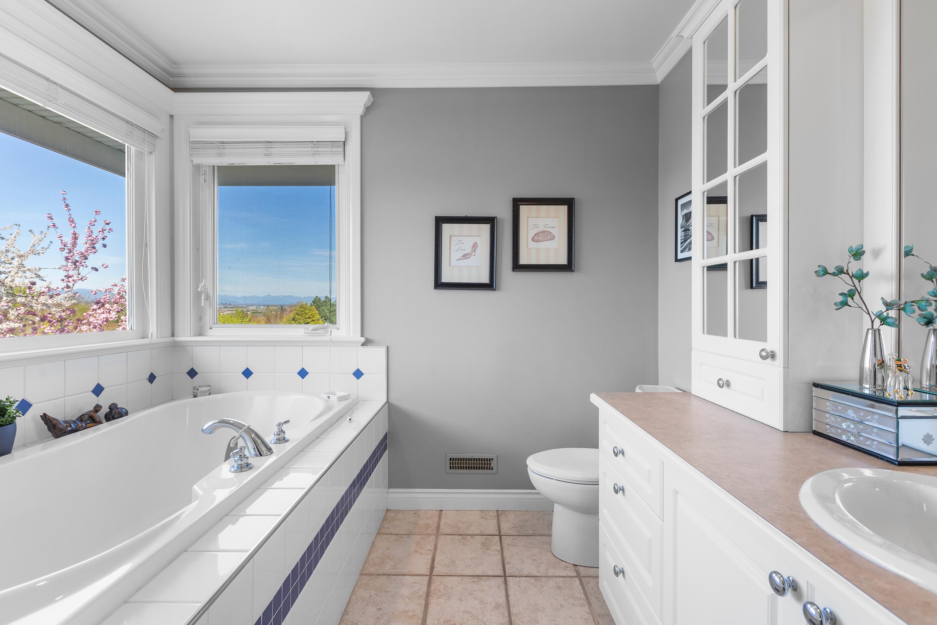 15675 36 AVE, Surrey