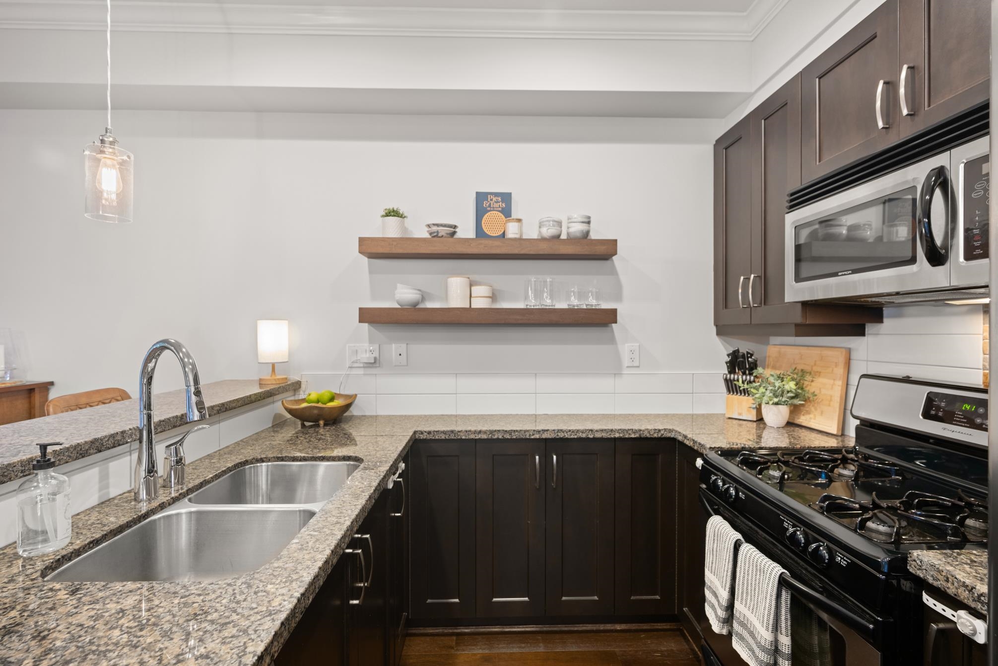 6 15454 32 AVENUE Unit: 6