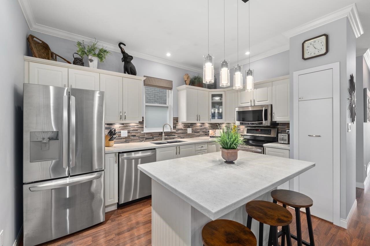 5723 148B STREET STREET