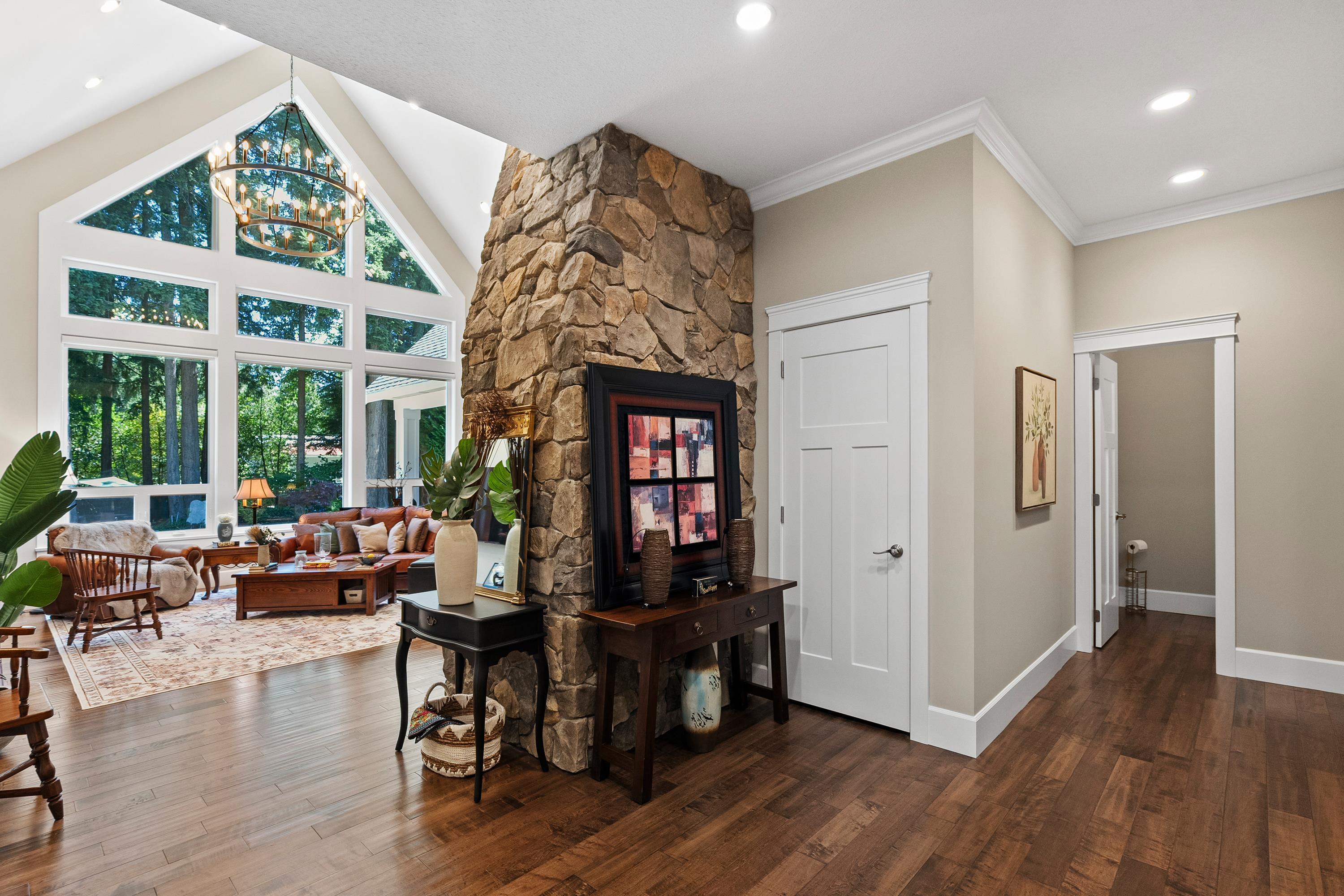 2732 NORTHCREST DRIVE