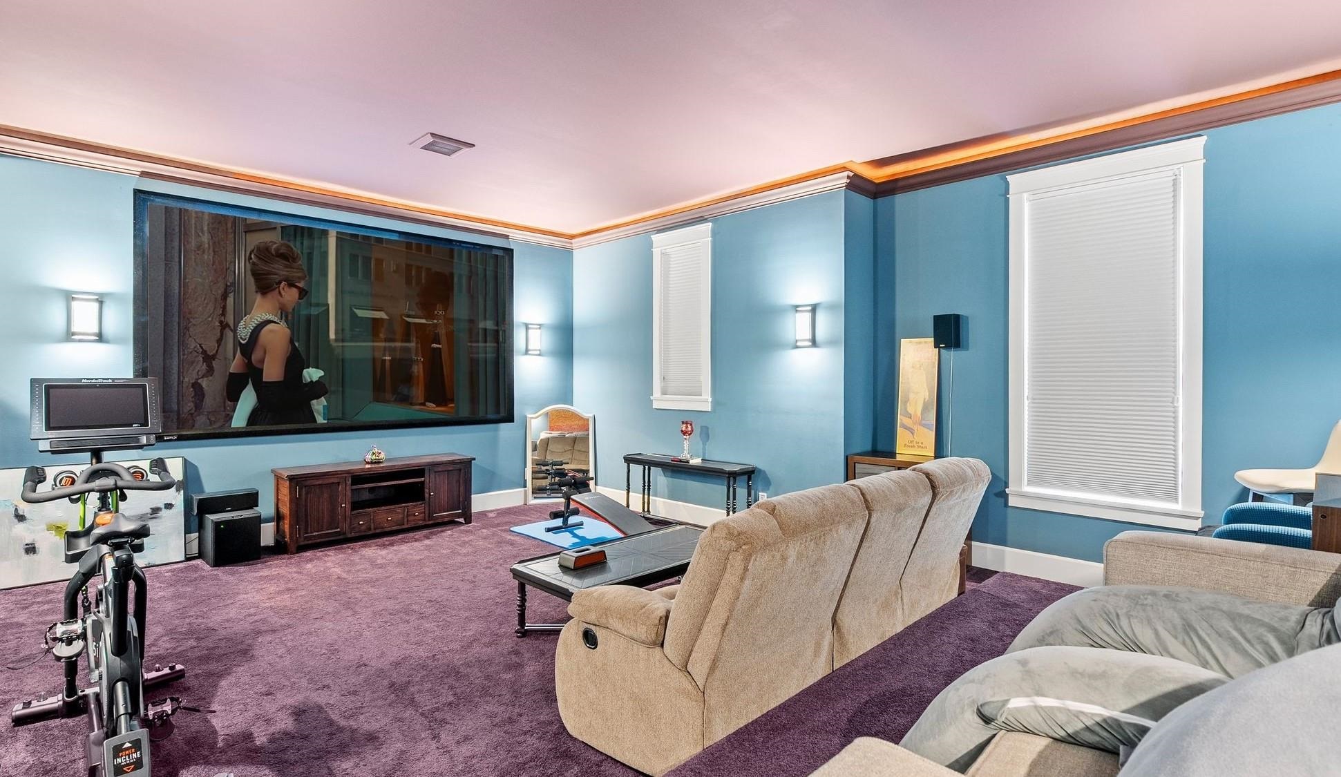 2732 NORTHCREST DRIVE