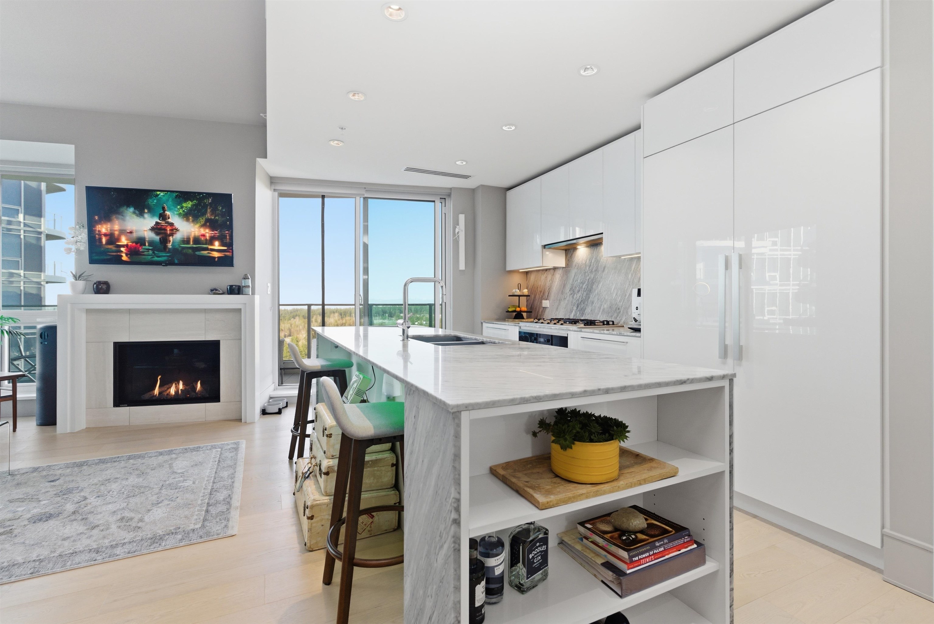 2001 1501 FOSTER STREET Unit: 2001