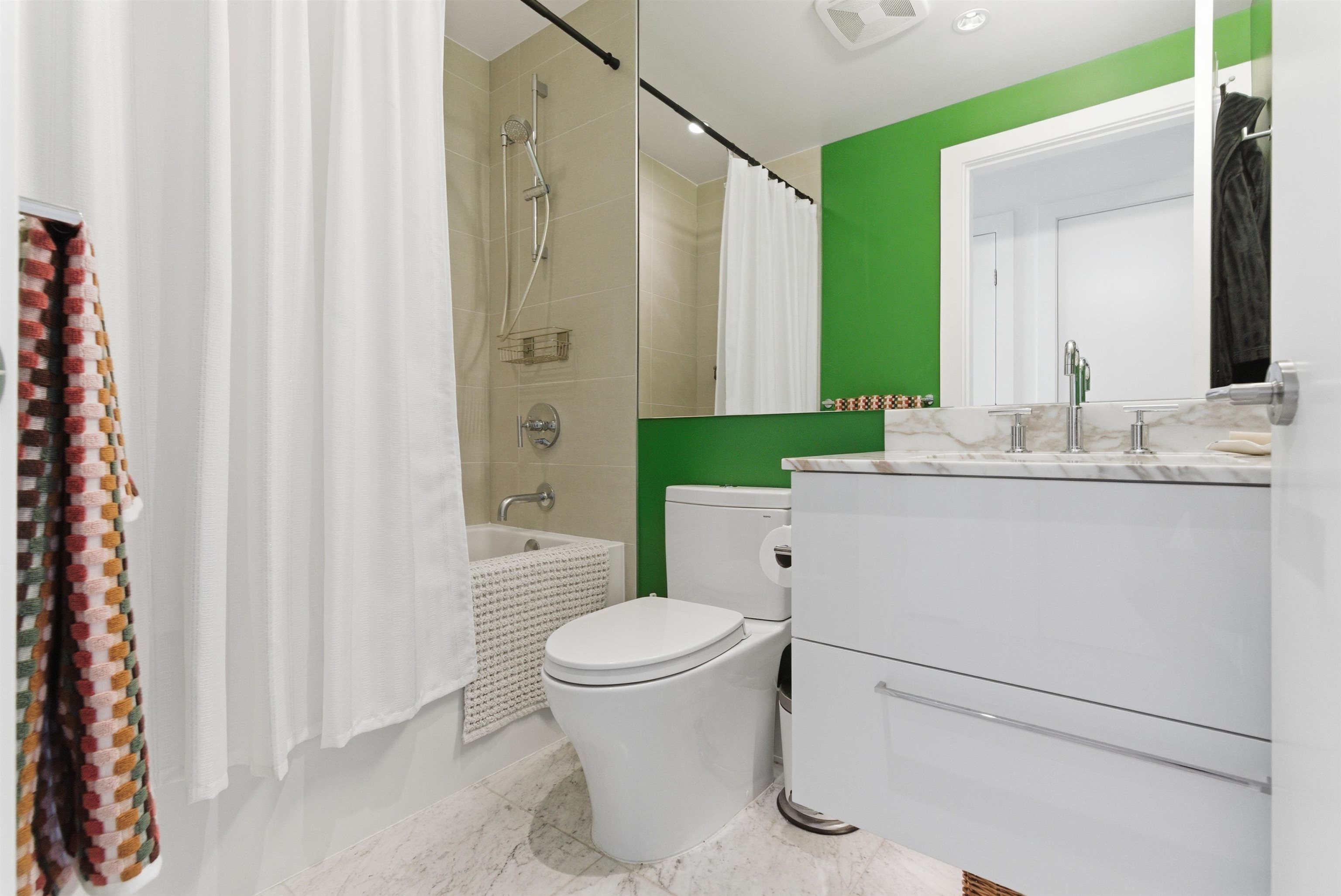 2001 1501 FOSTER STREET Unit: 2001