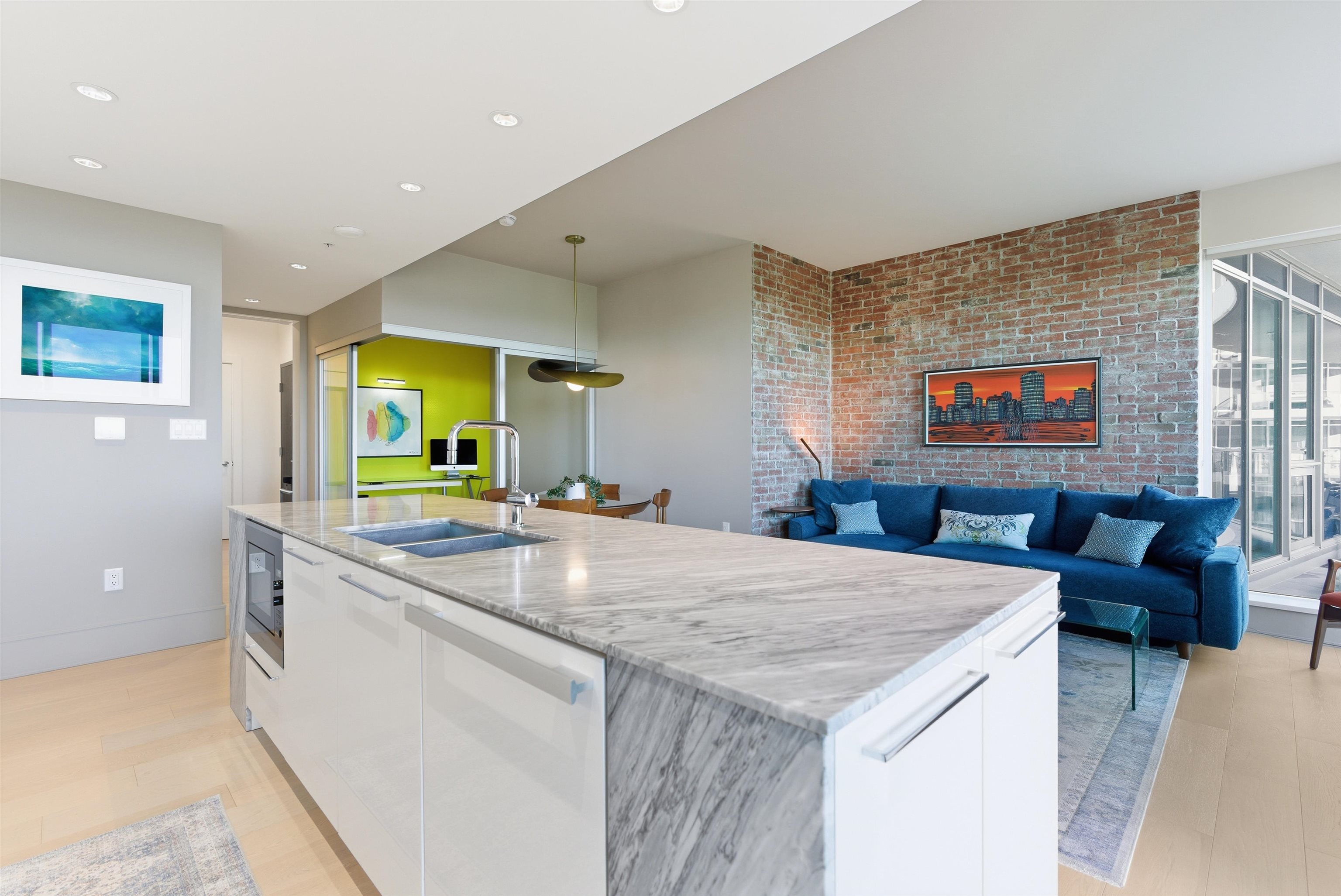 2001 1501 FOSTER STREET Unit: 2001