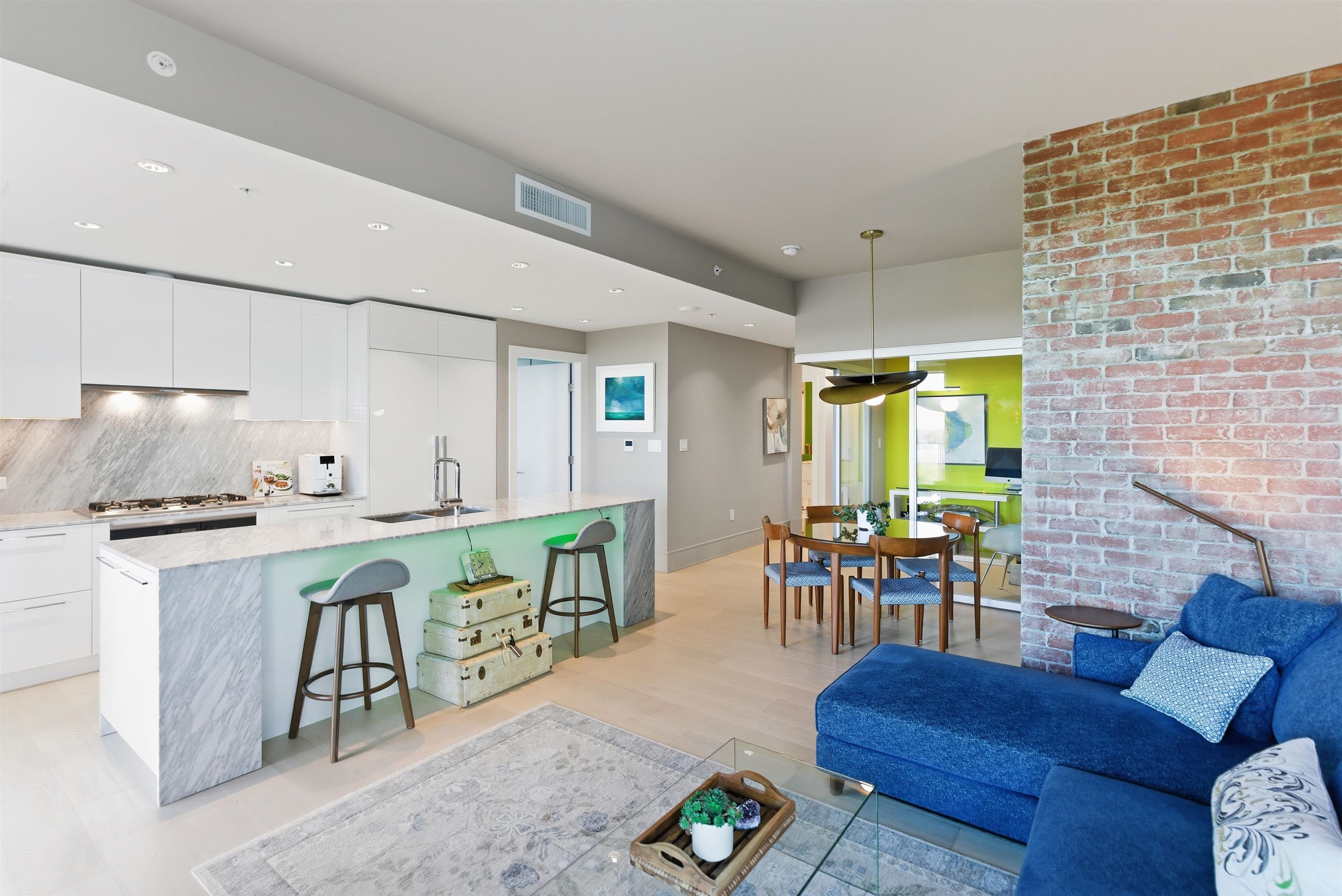 2001 1501 FOSTER STREET Unit: 2001