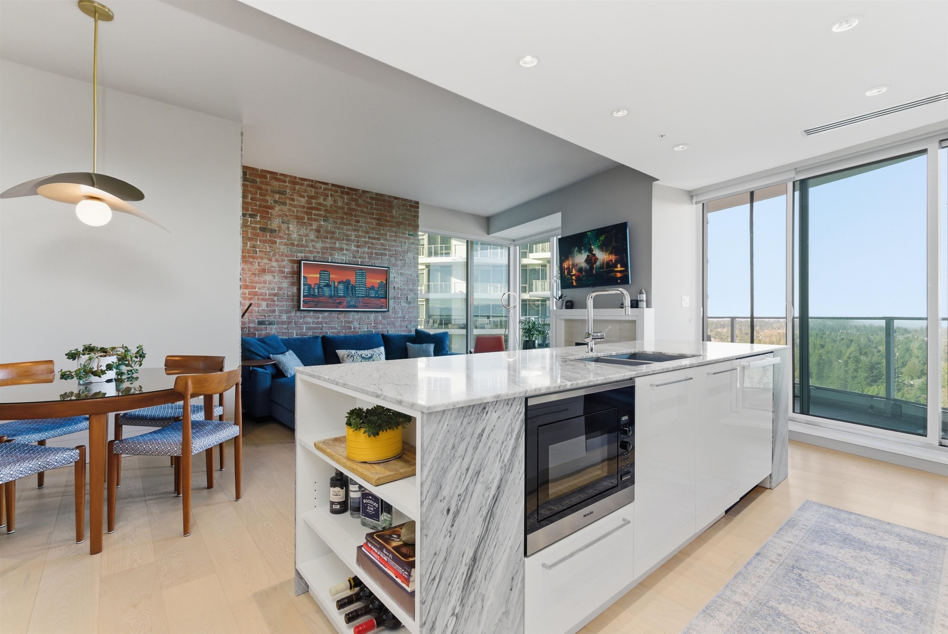 2001 1501 FOSTER STREET Unit: 2001