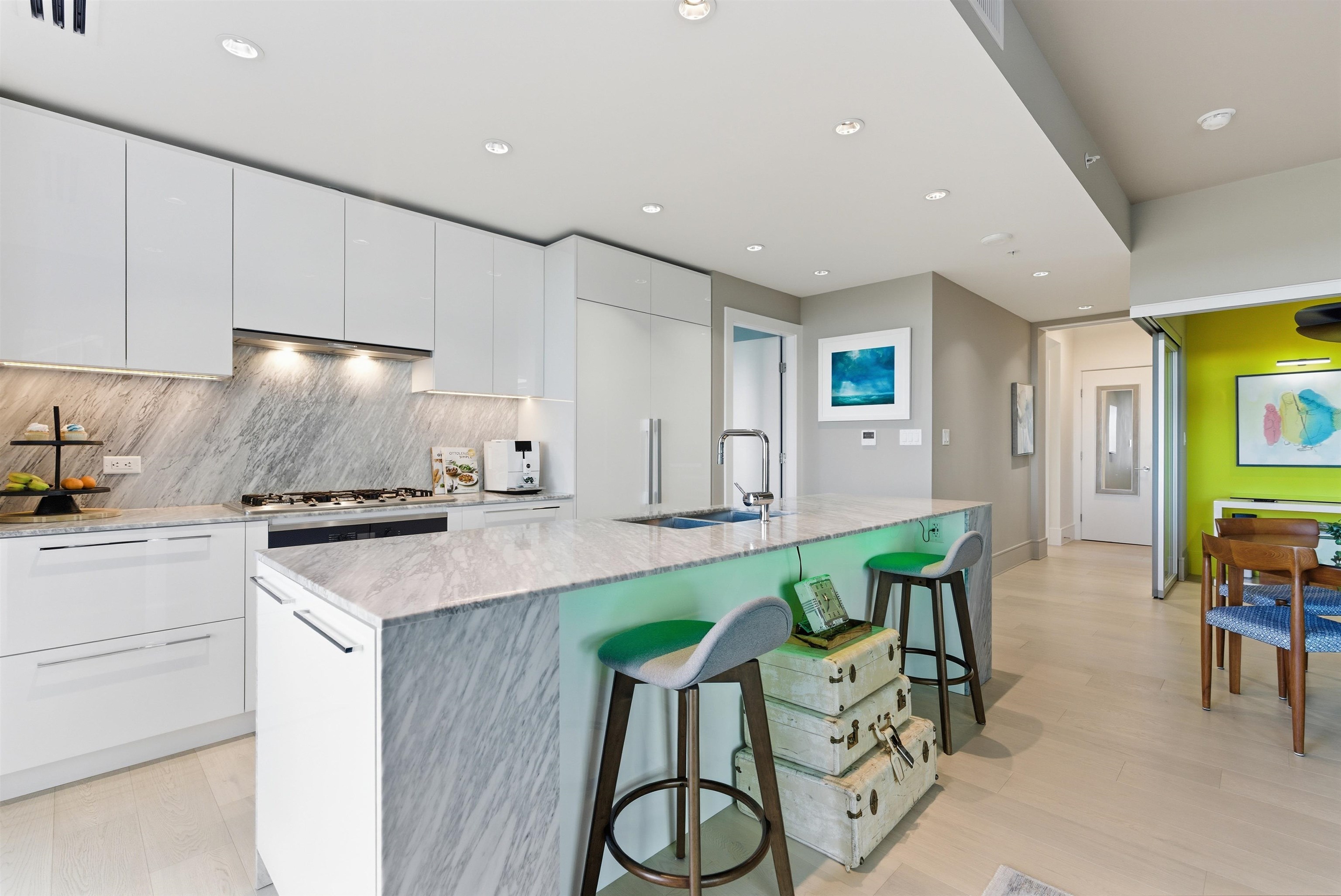 2001 1501 FOSTER STREET Unit: 2001