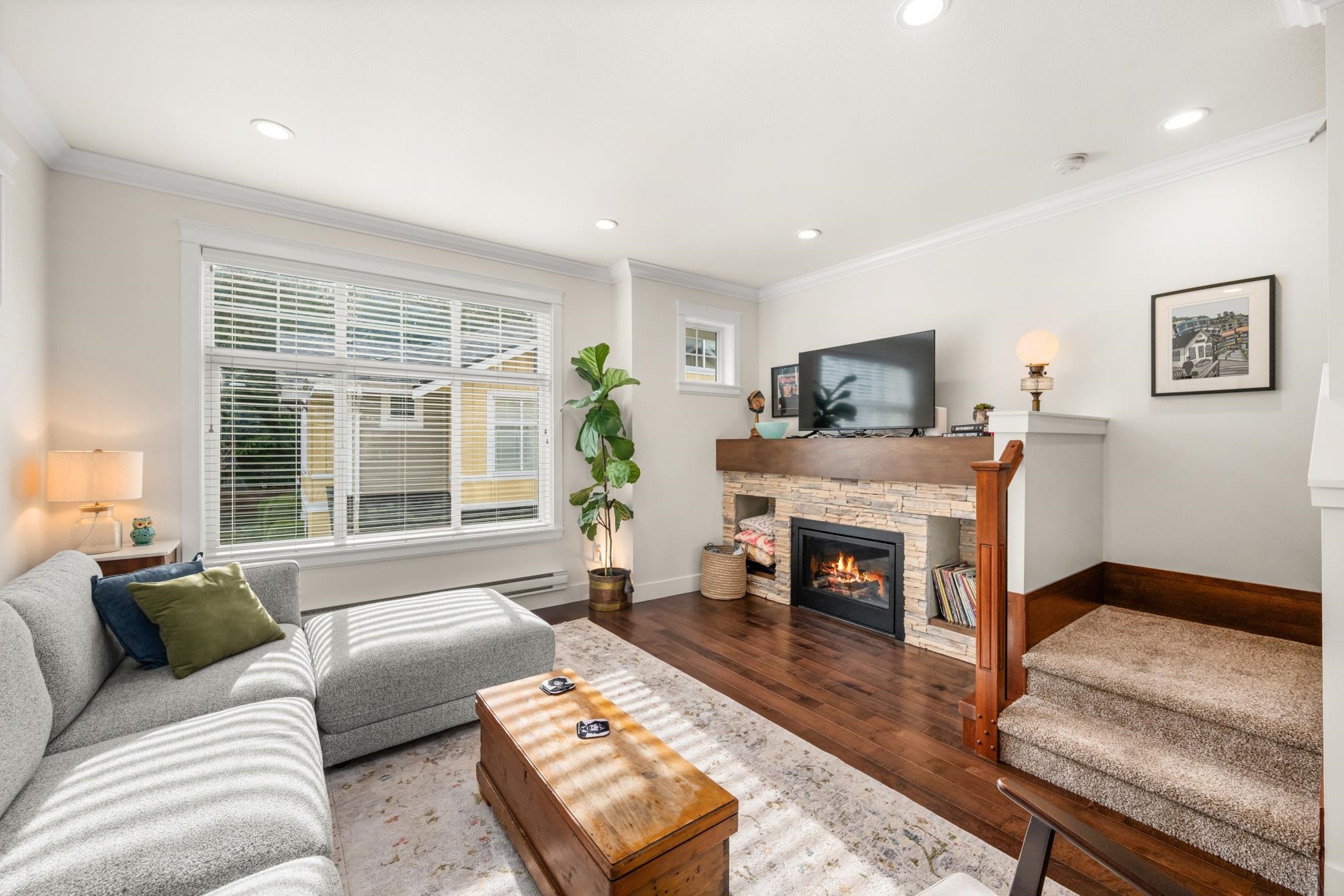 7 17171 2B AVENUE Unit: 7