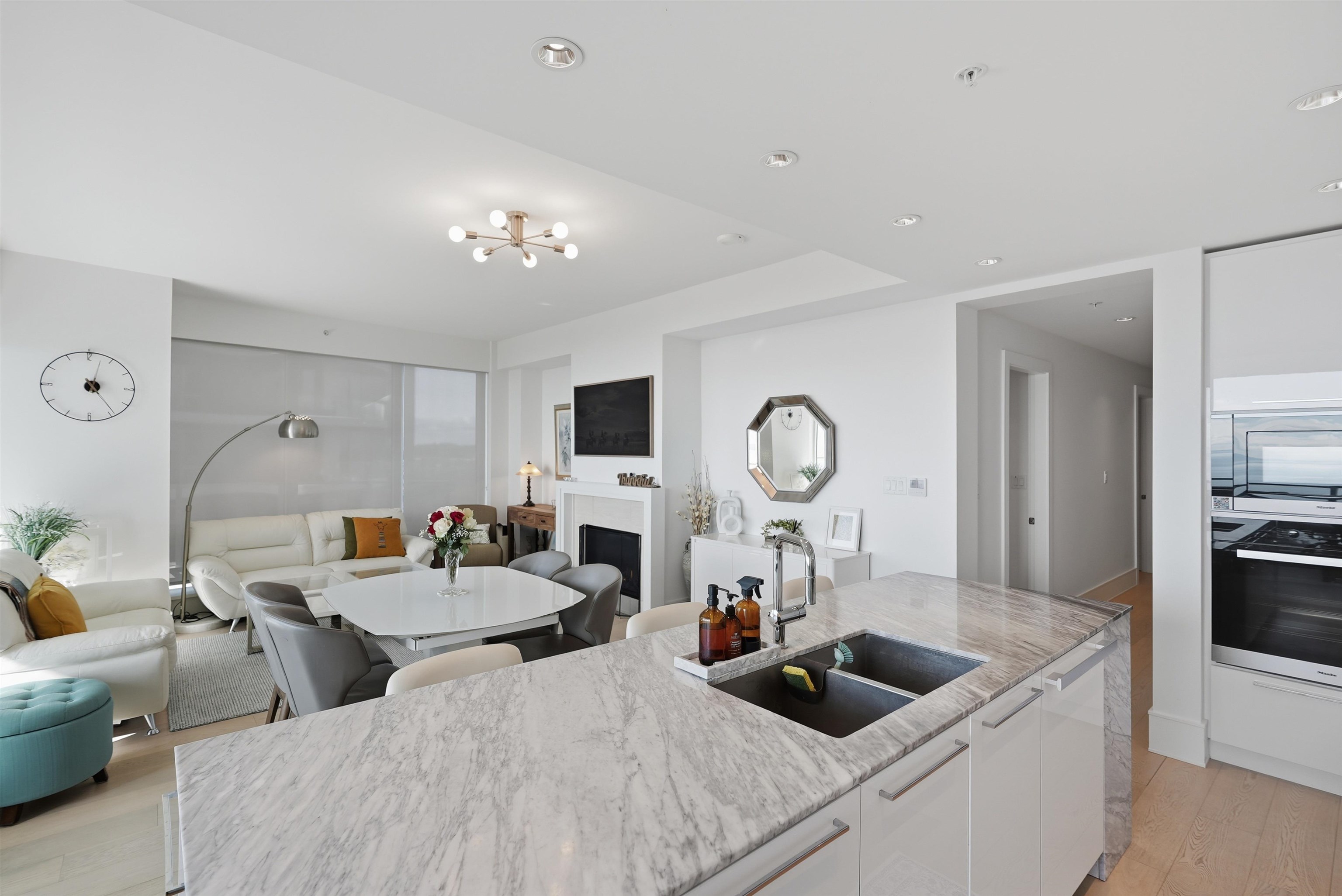 1403 1501 FOSTER STREET Unit: 1403