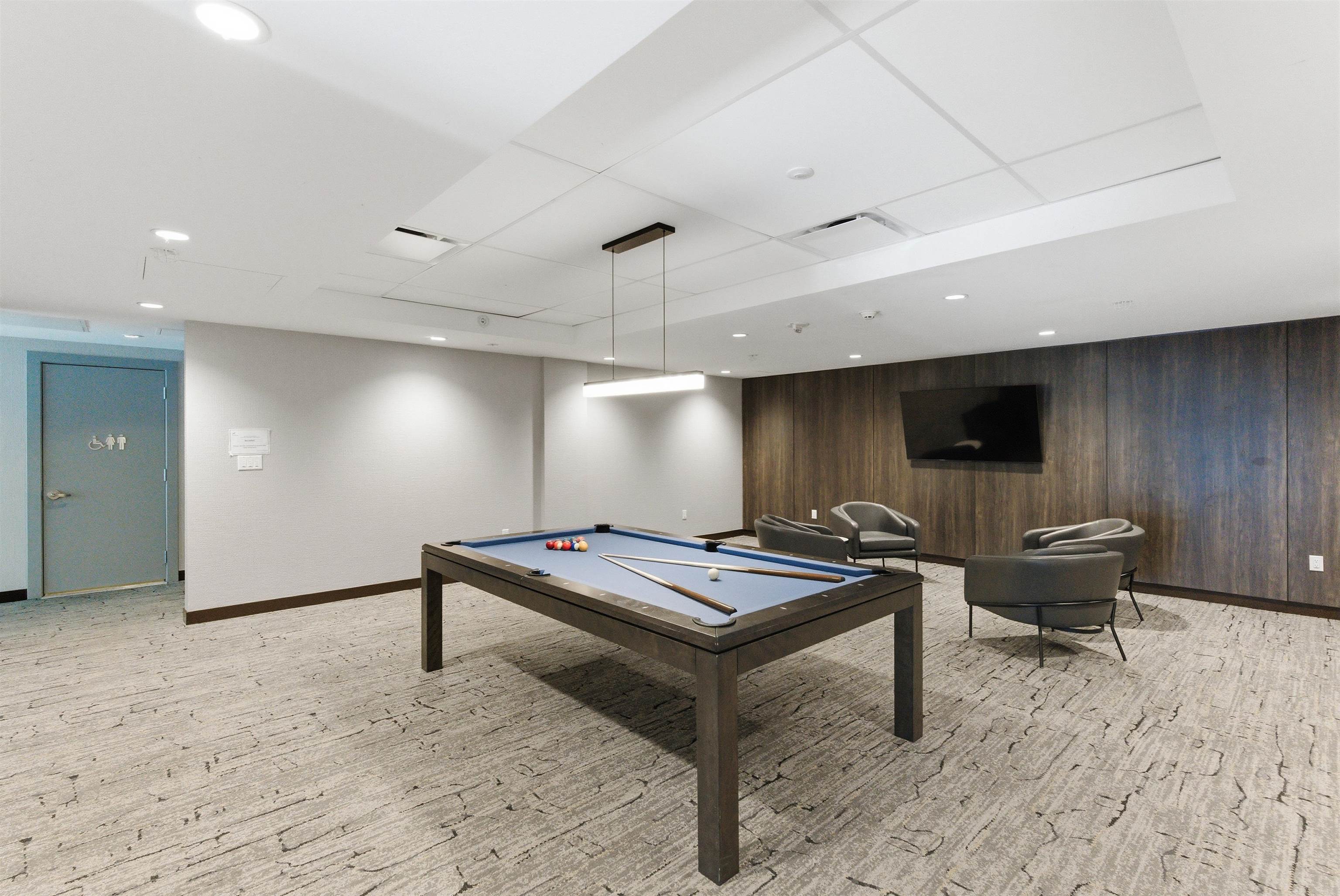 1403 1501 FOSTER STREET Unit: 1403