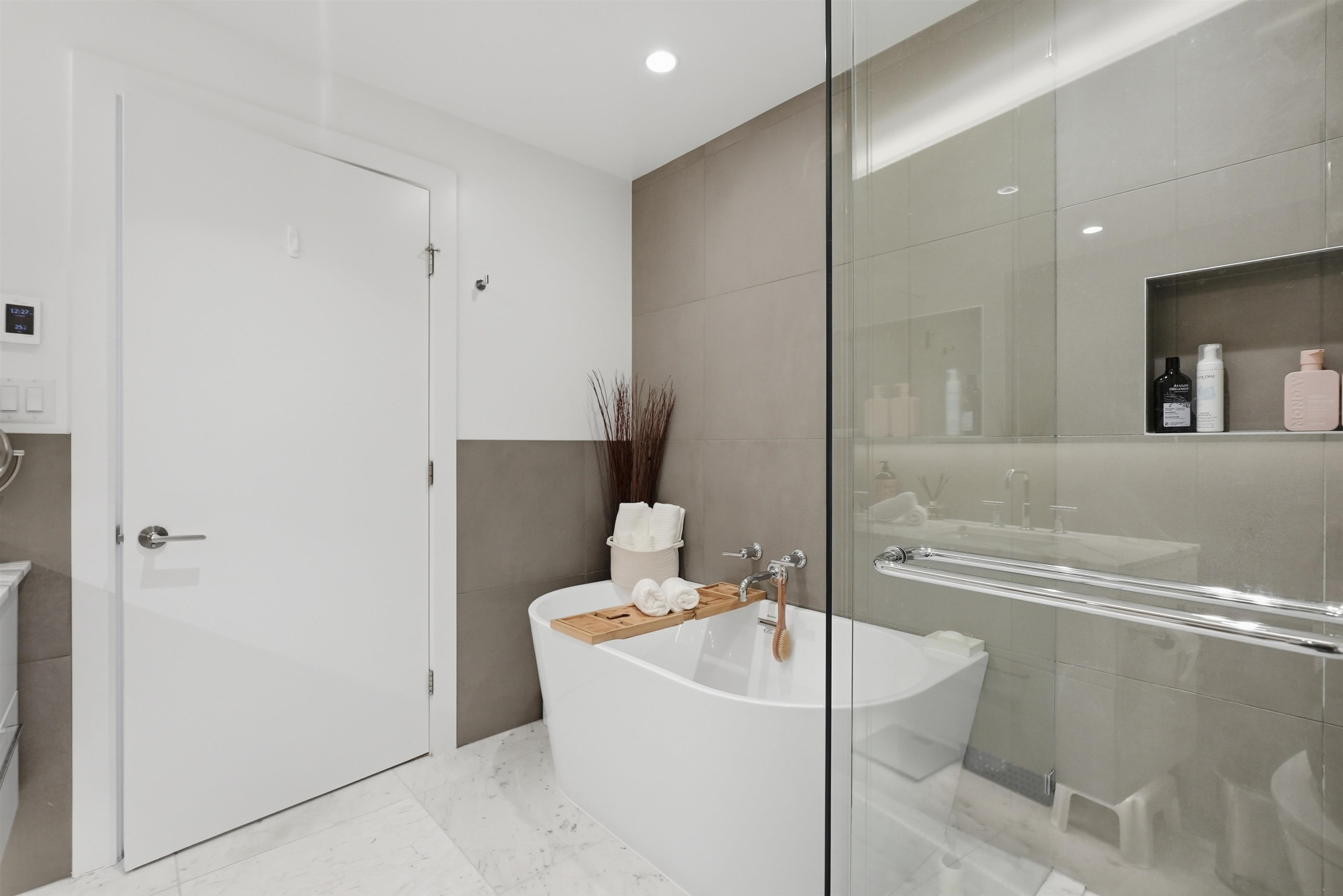 1403 1501 FOSTER STREET Unit: 1403