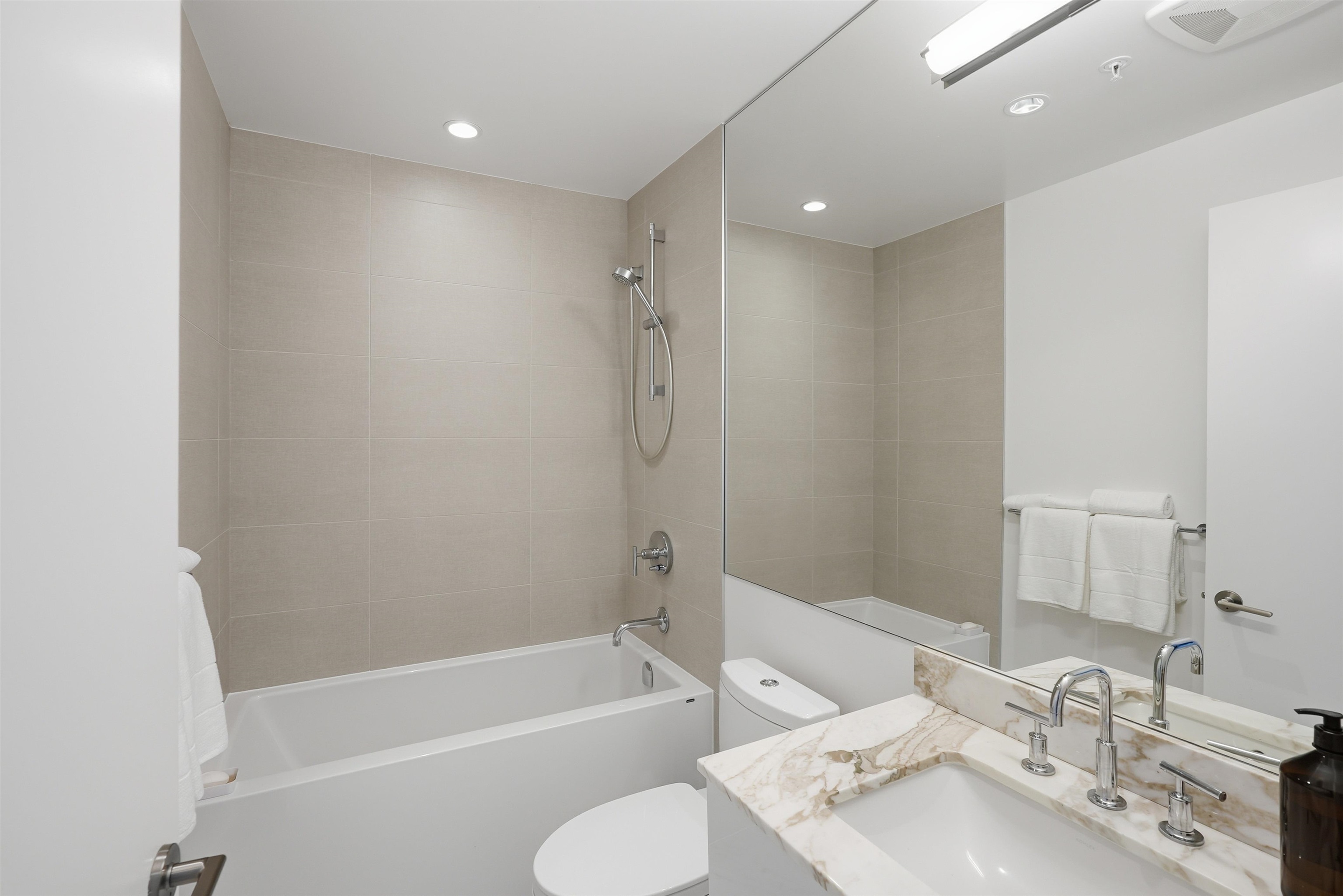 1403 1501 FOSTER STREET Unit: 1403