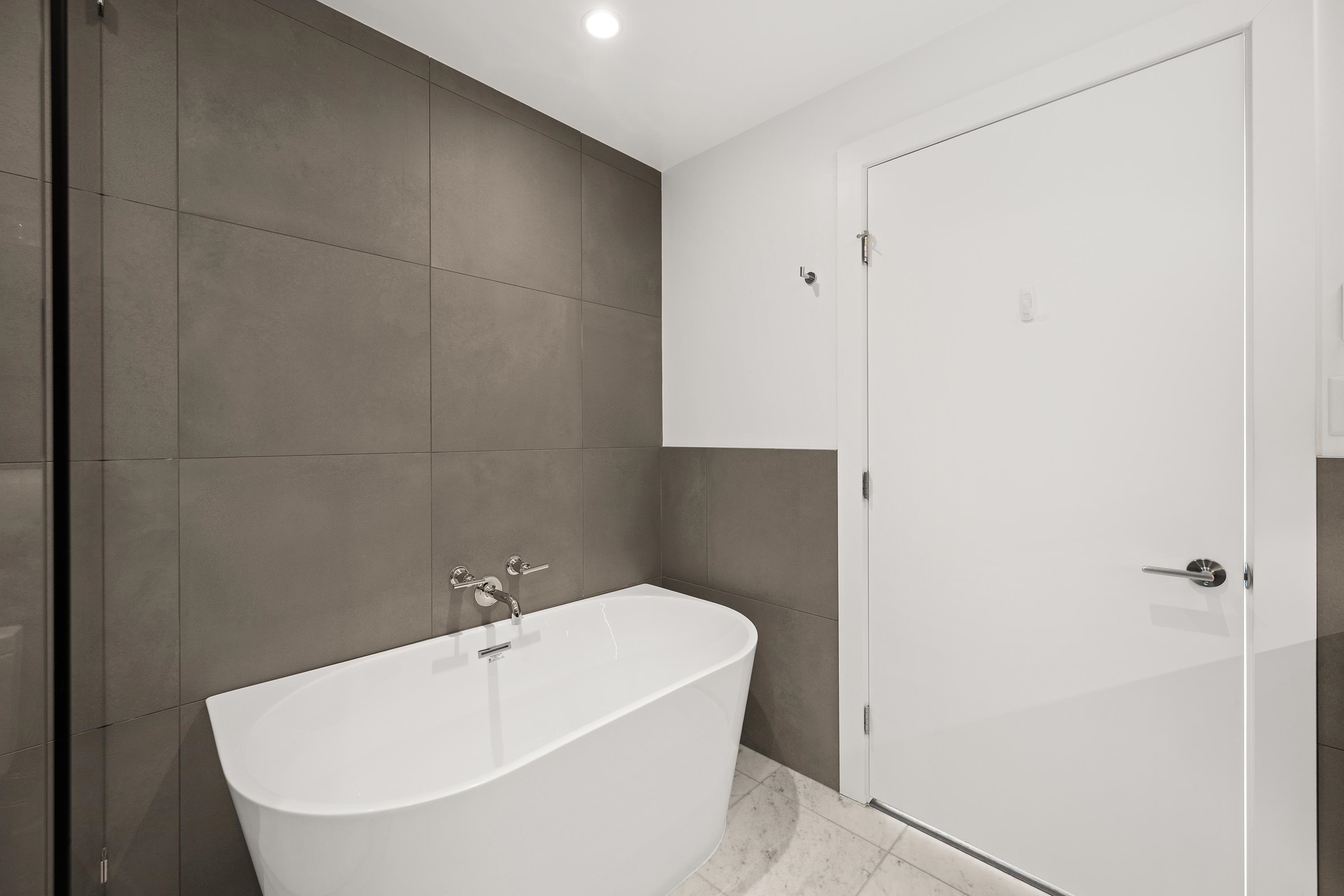 2004 1501 FOSTER STREET Unit: 2004