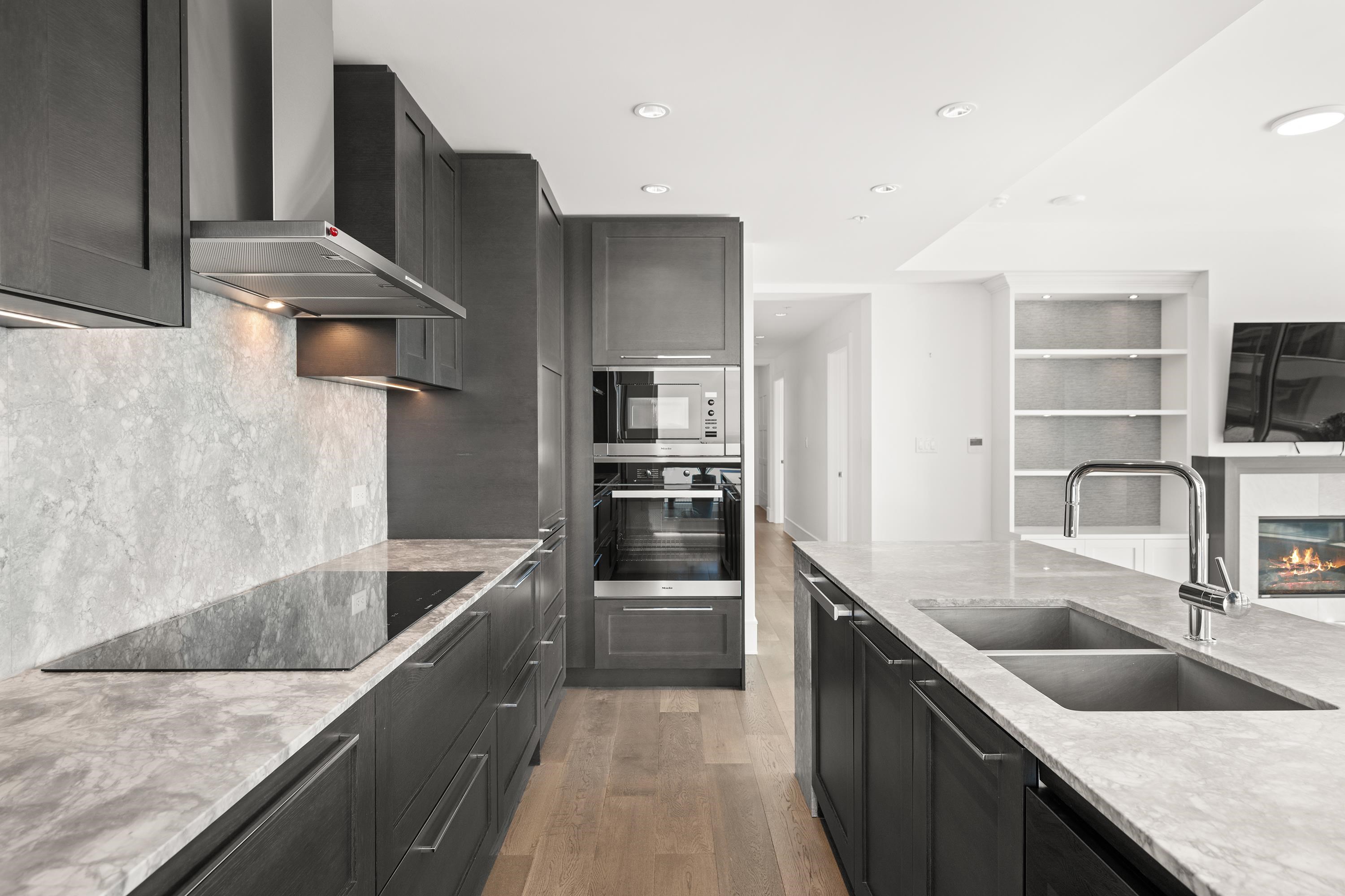 2004 1501 FOSTER STREET Unit: 2004