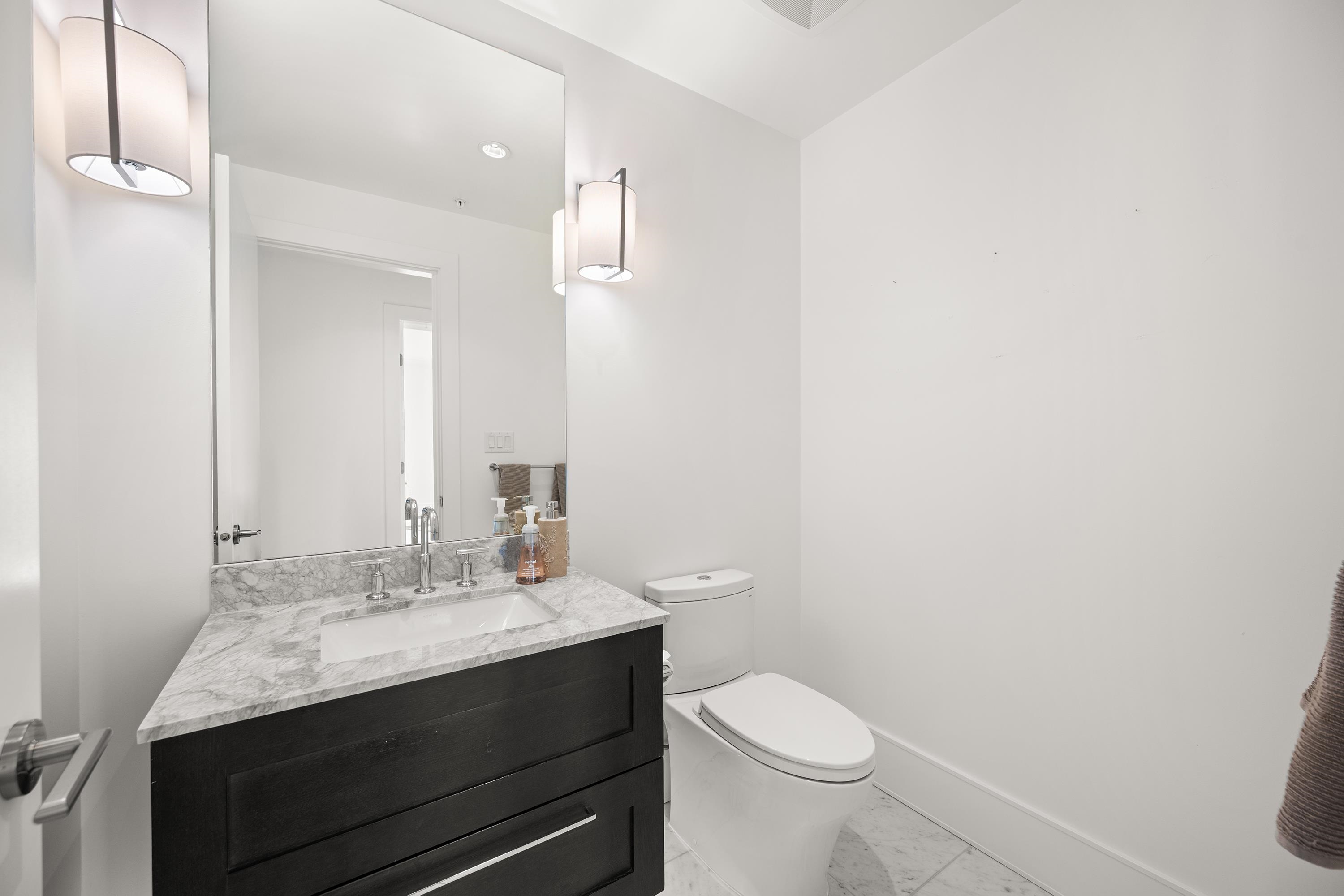 2004 1501 FOSTER STREET Unit: 2004