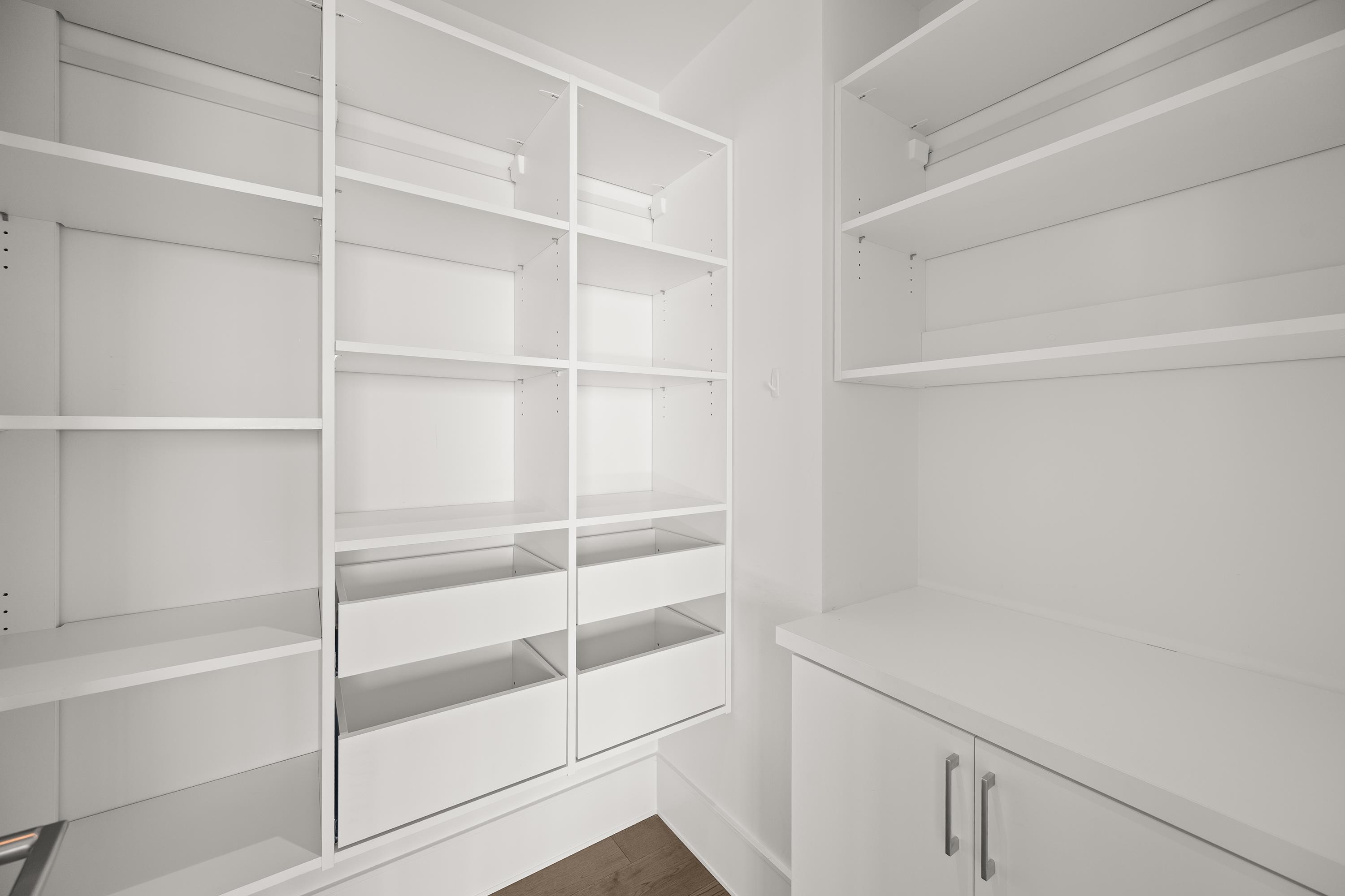 2004 1501 FOSTER STREET Unit: 2004