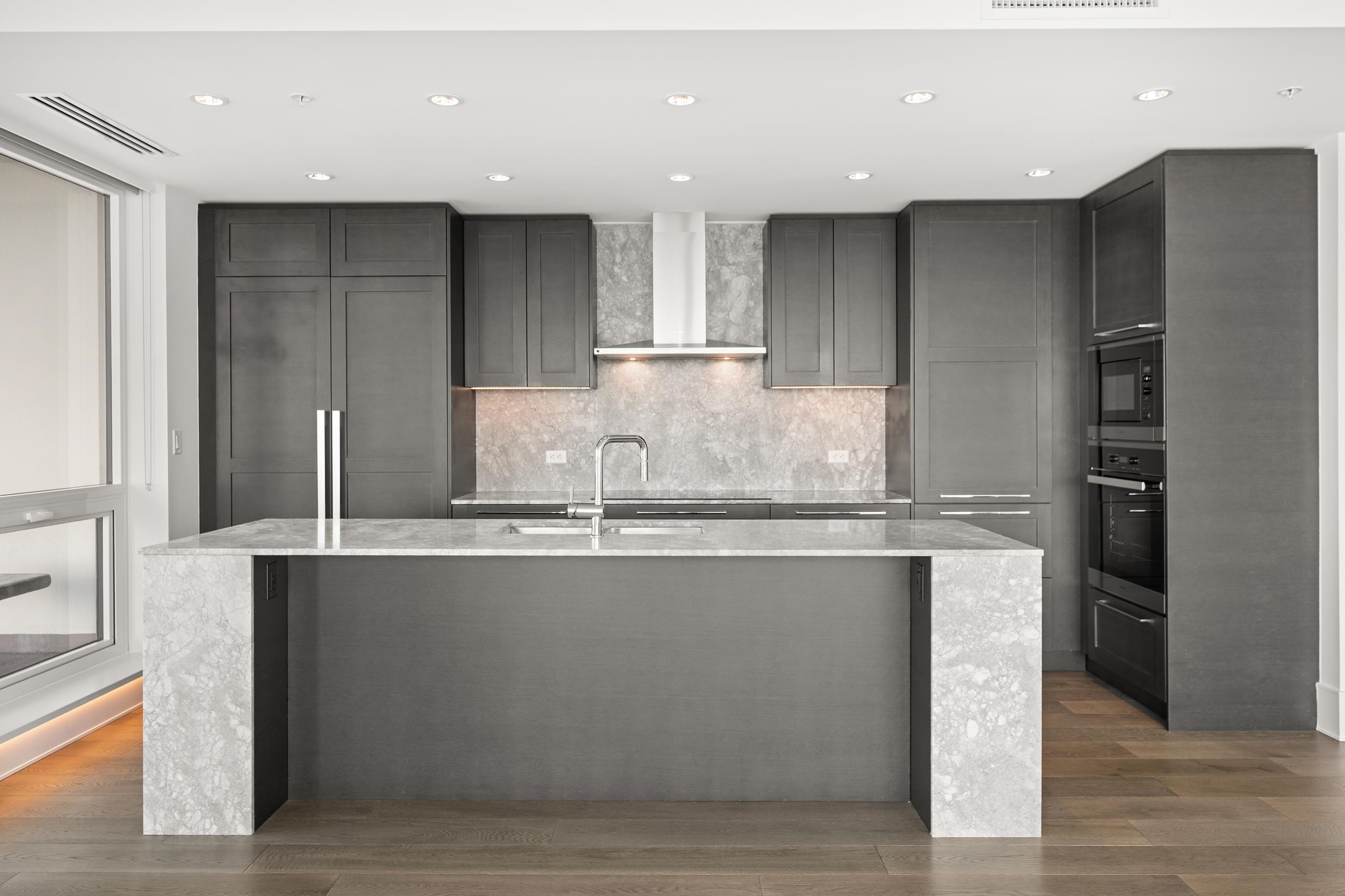 2004 1501 FOSTER STREET Unit: 2004