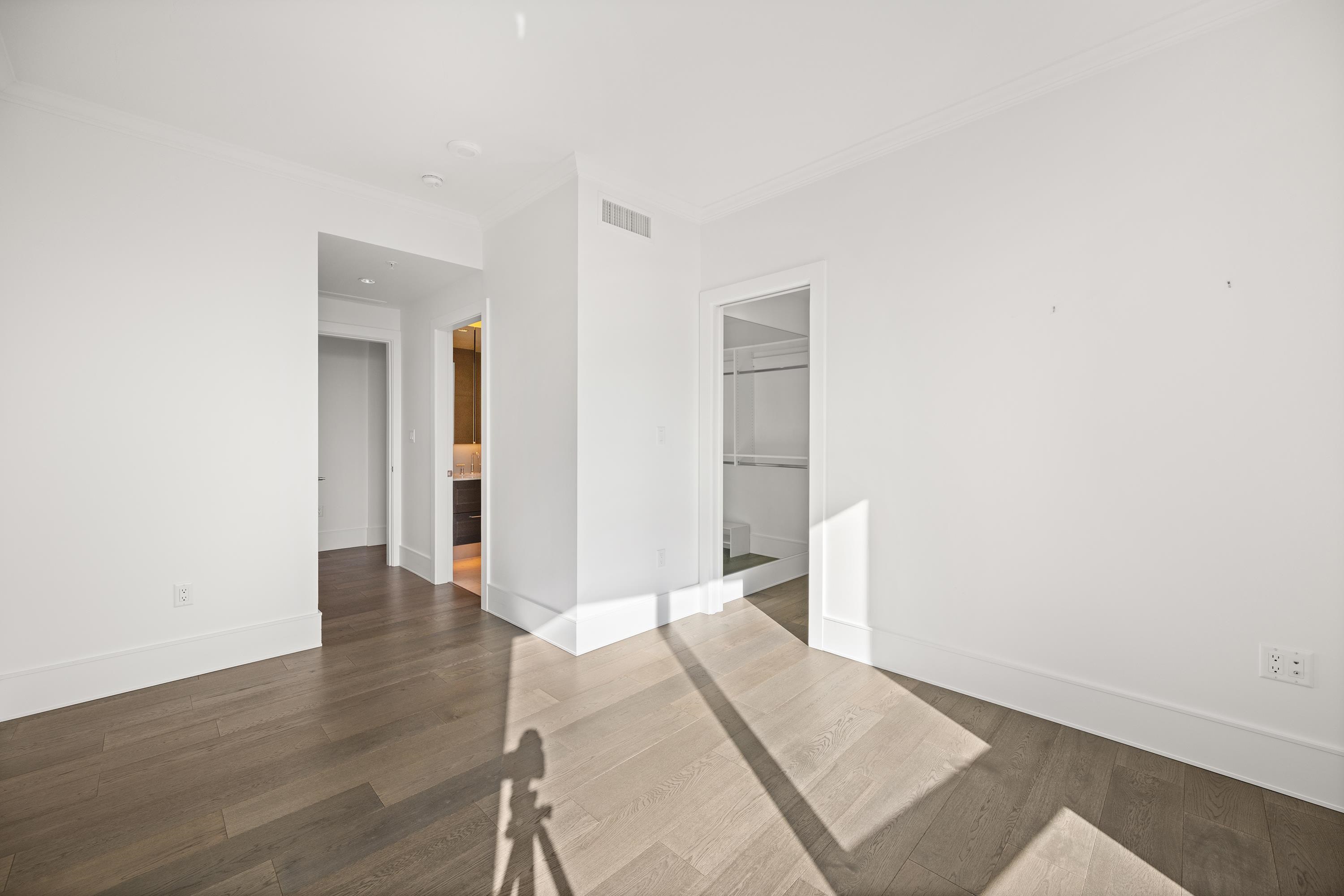 2004 1501 FOSTER STREET Unit: 2004