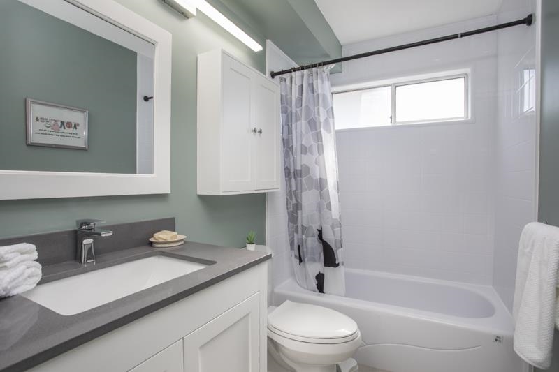 213 7837 120A STREET Unit: 213