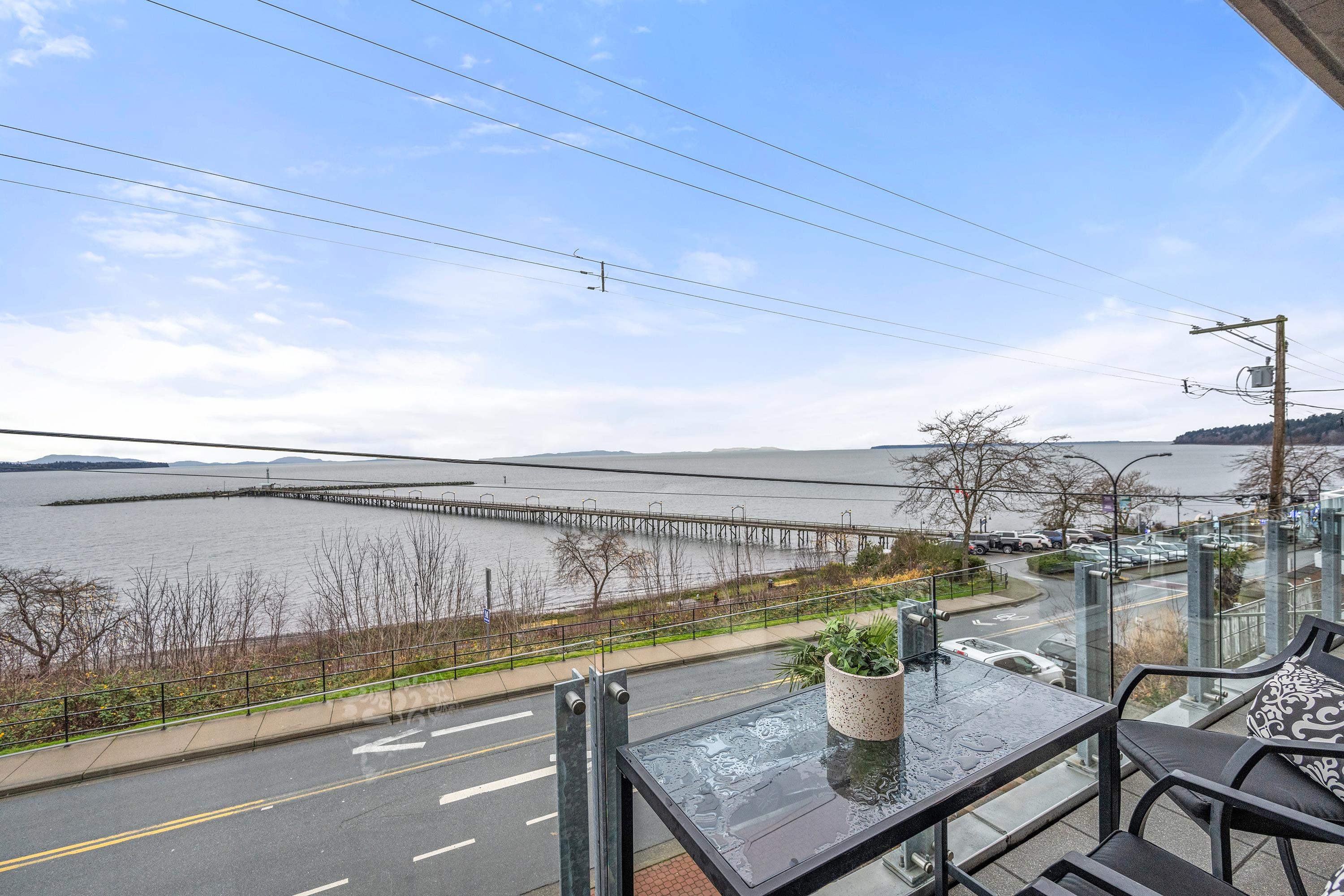 201 15097 MARINE DRIVE Unit: 201