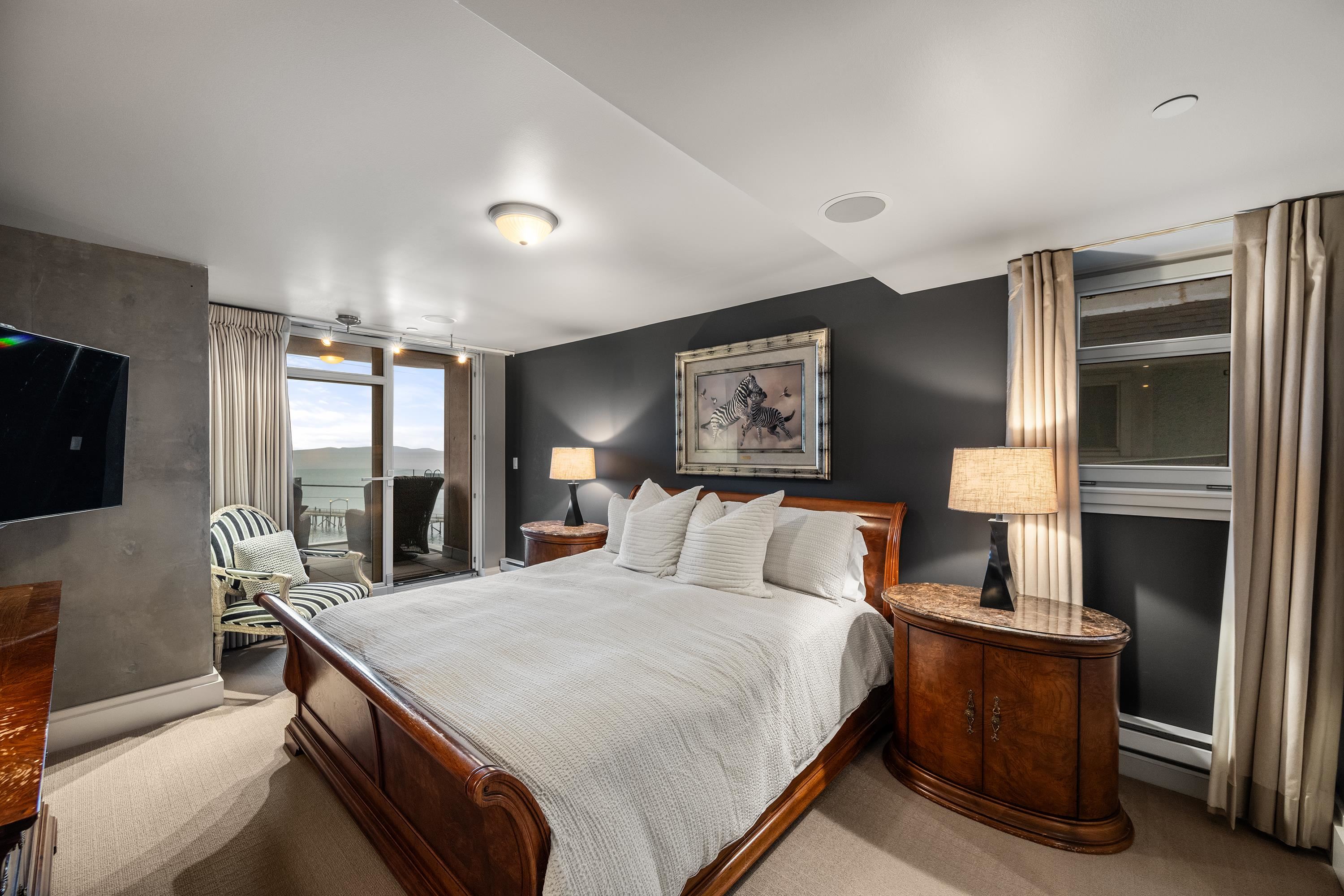 201 15097 MARINE DRIVE Unit: 201