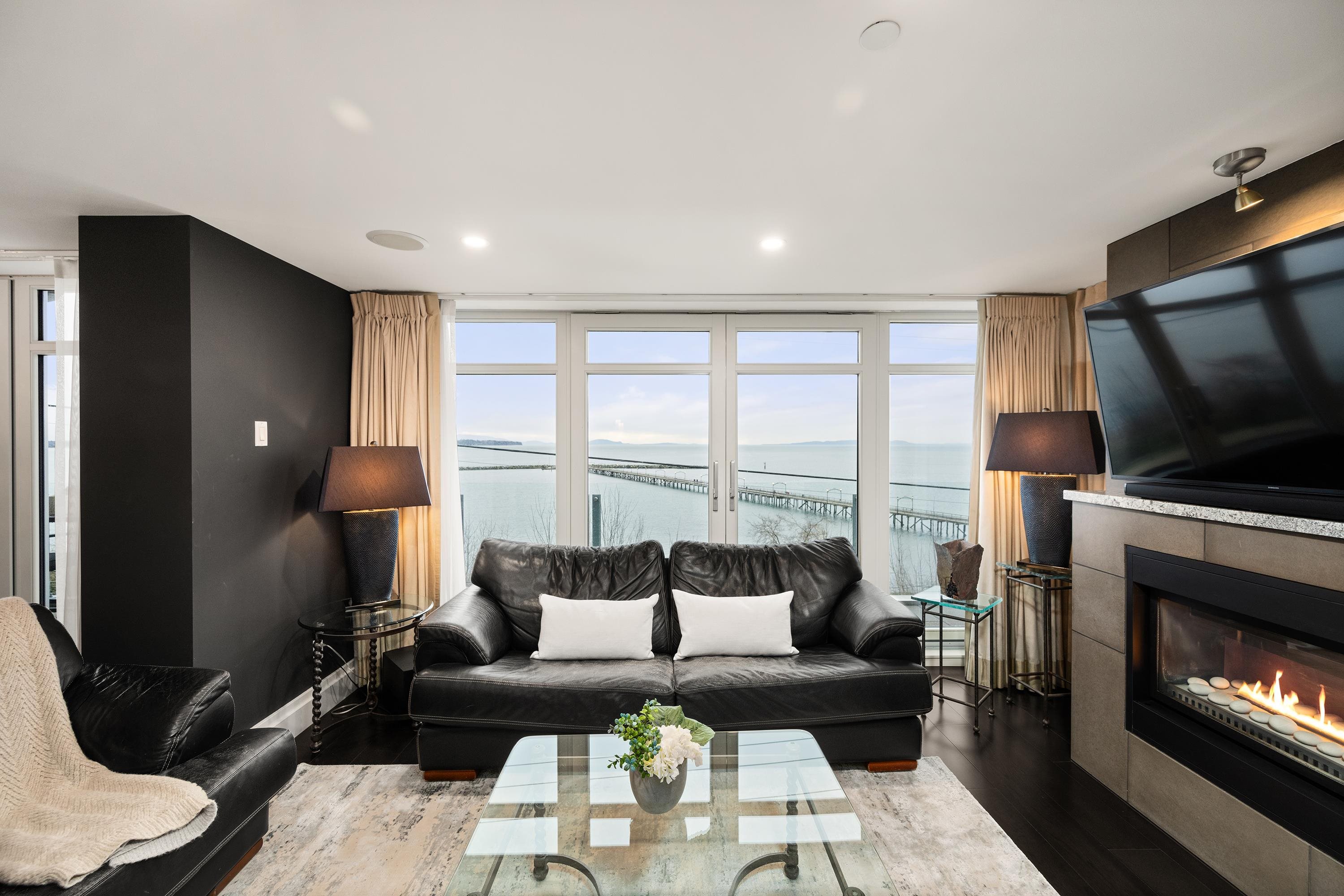 201 15097 MARINE DRIVE Unit: 201