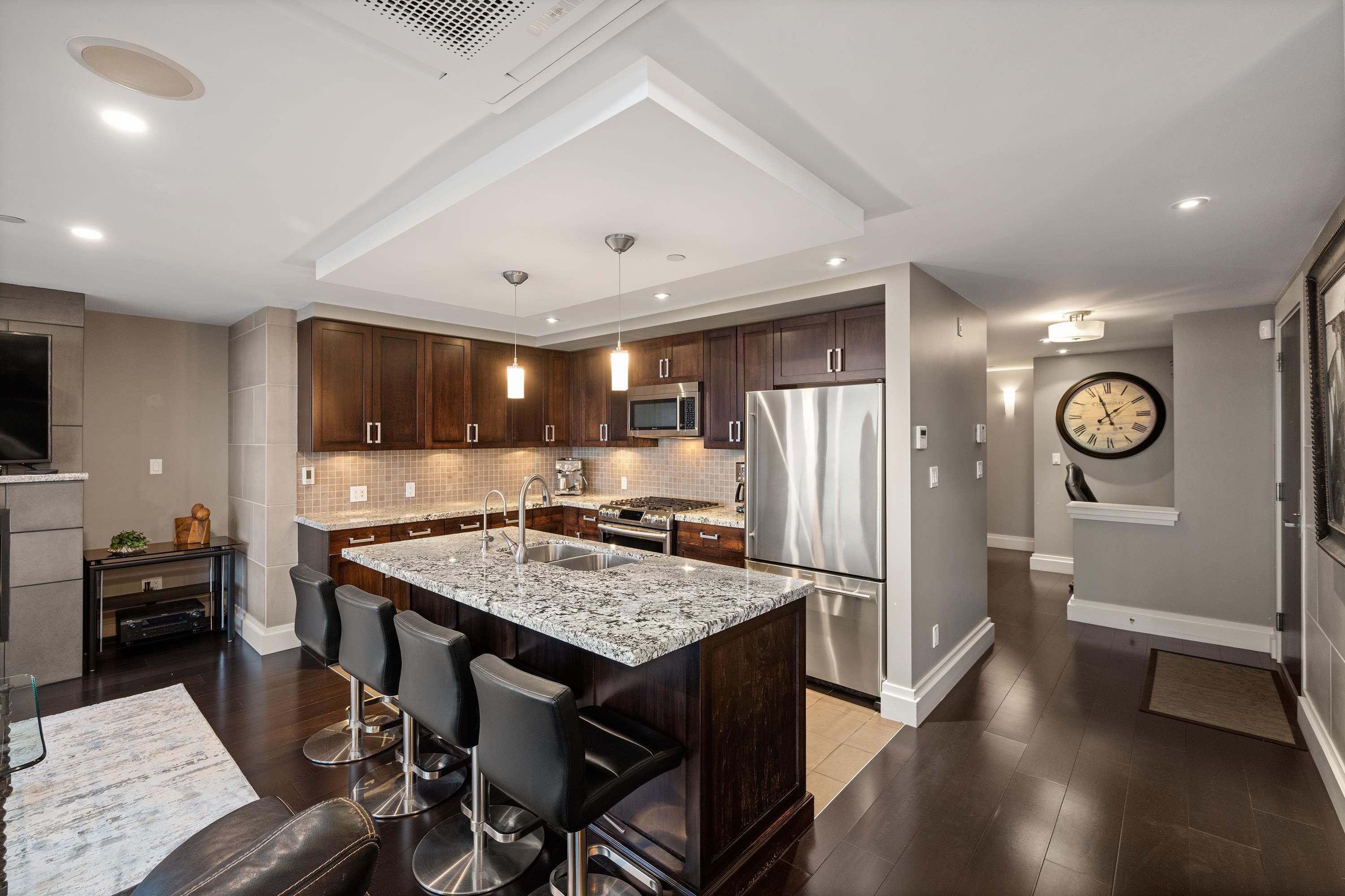 201 15097 MARINE DRIVE Unit: 201