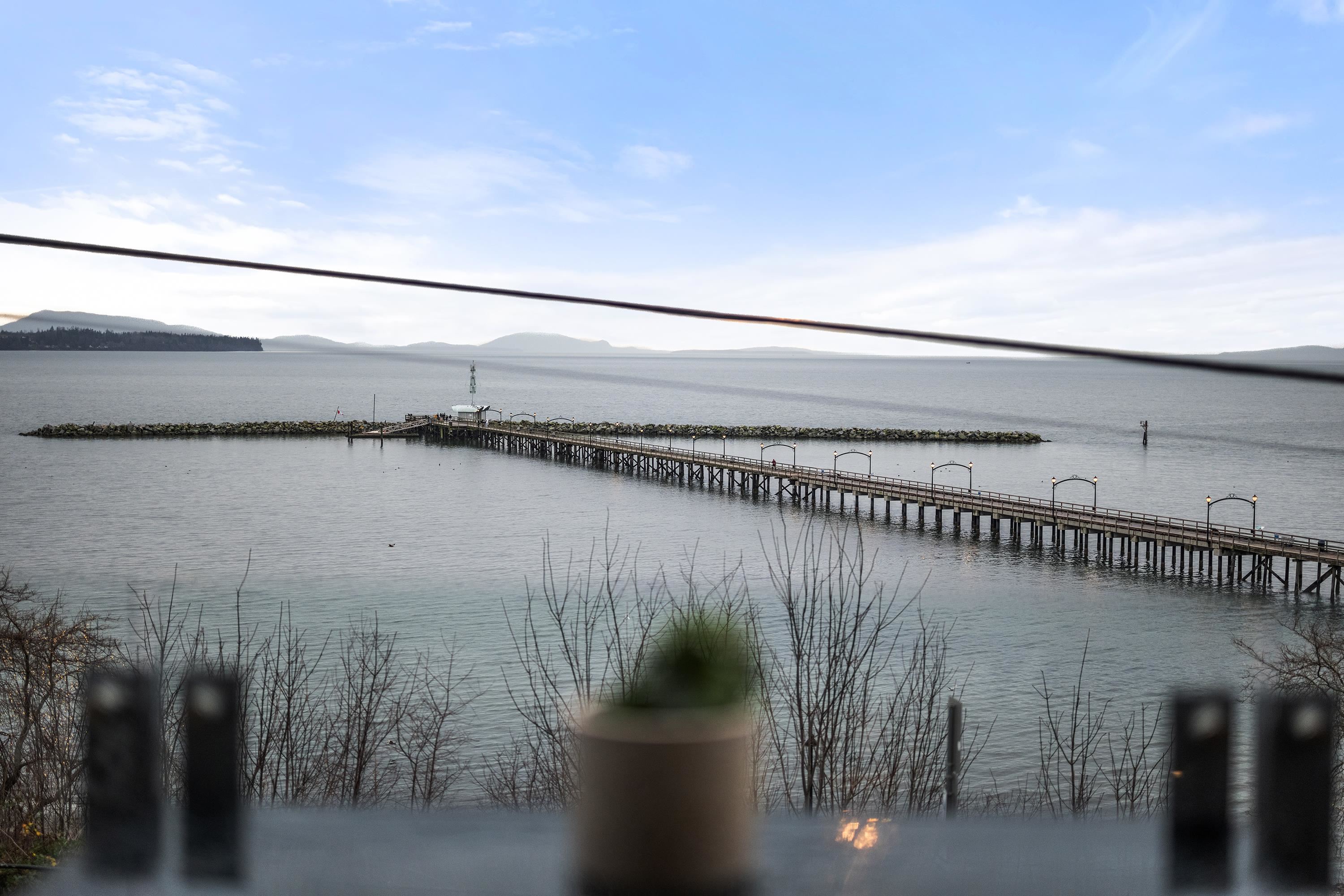 201 15097 MARINE DRIVE Unit: 201