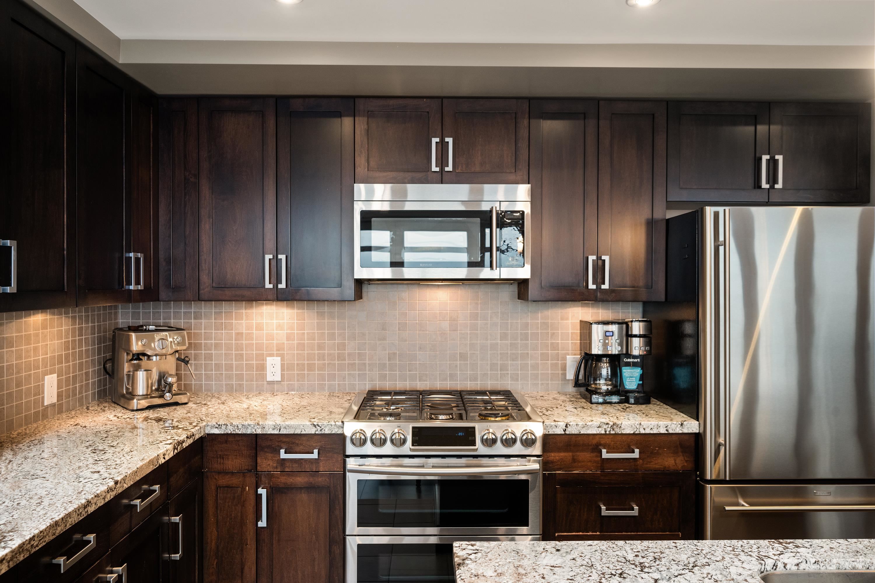 201 15097 MARINE DRIVE Unit: 201