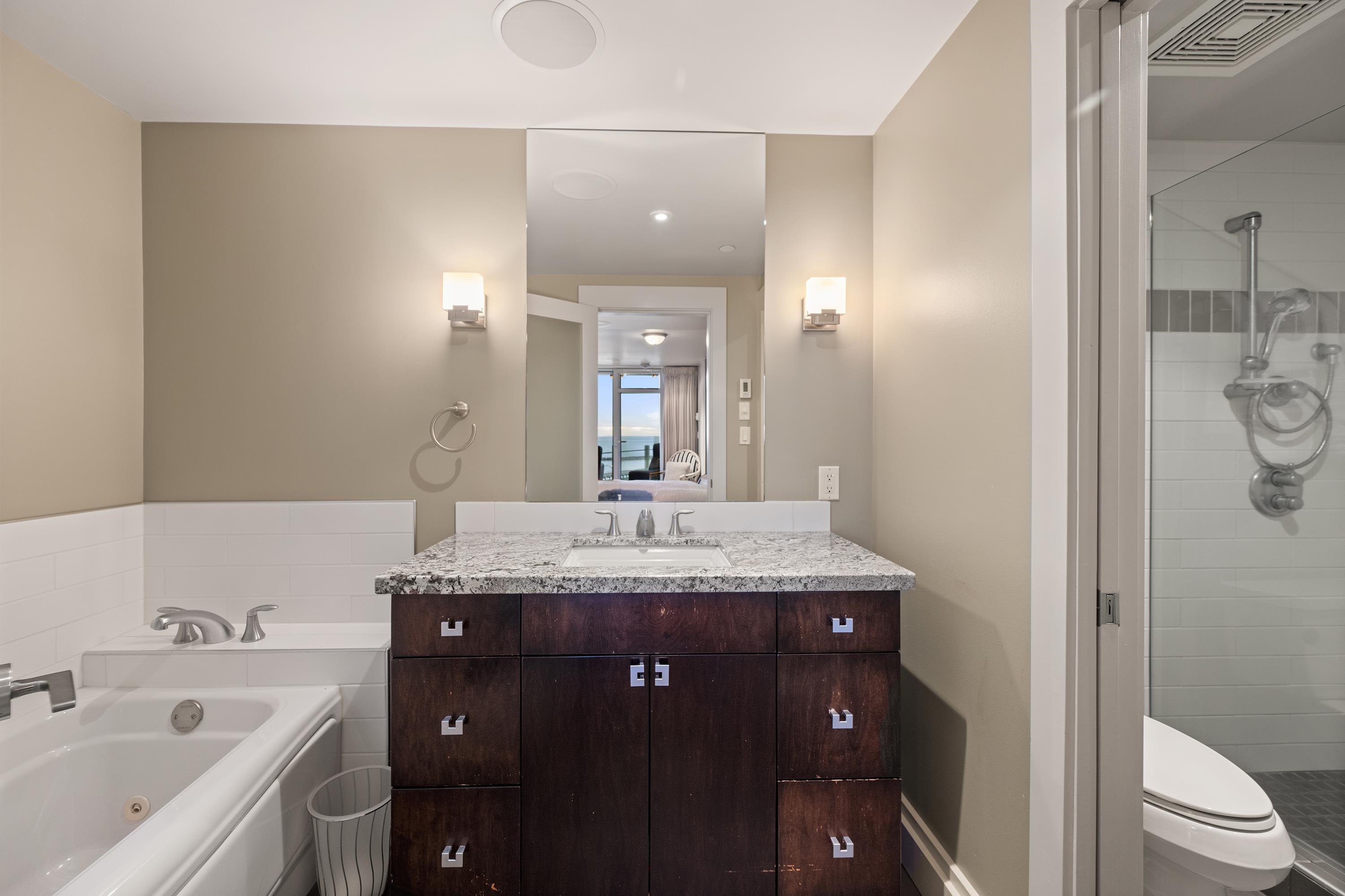 201 15097 MARINE DRIVE Unit: 201