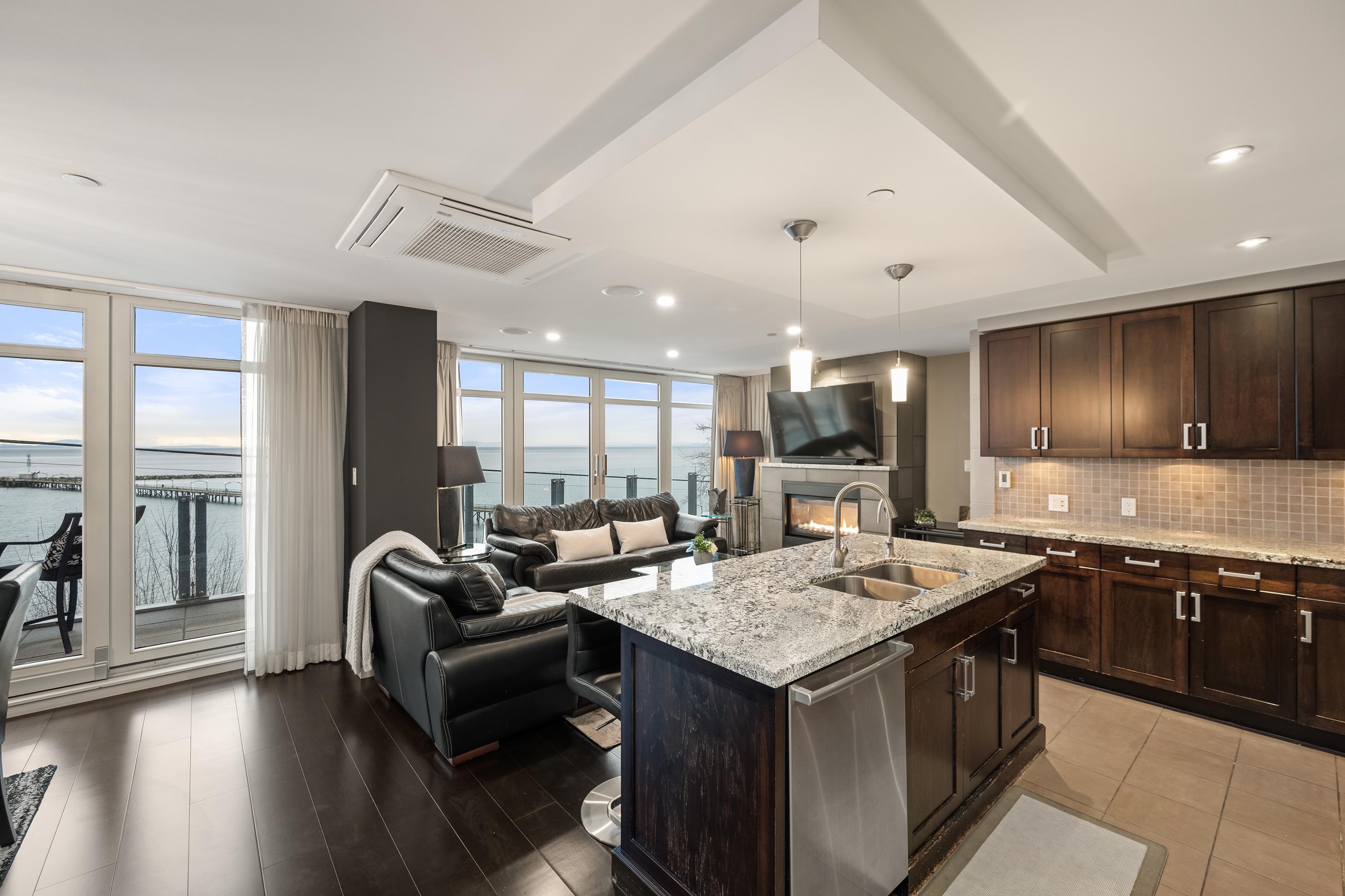201 15097 MARINE DRIVE Unit: 201