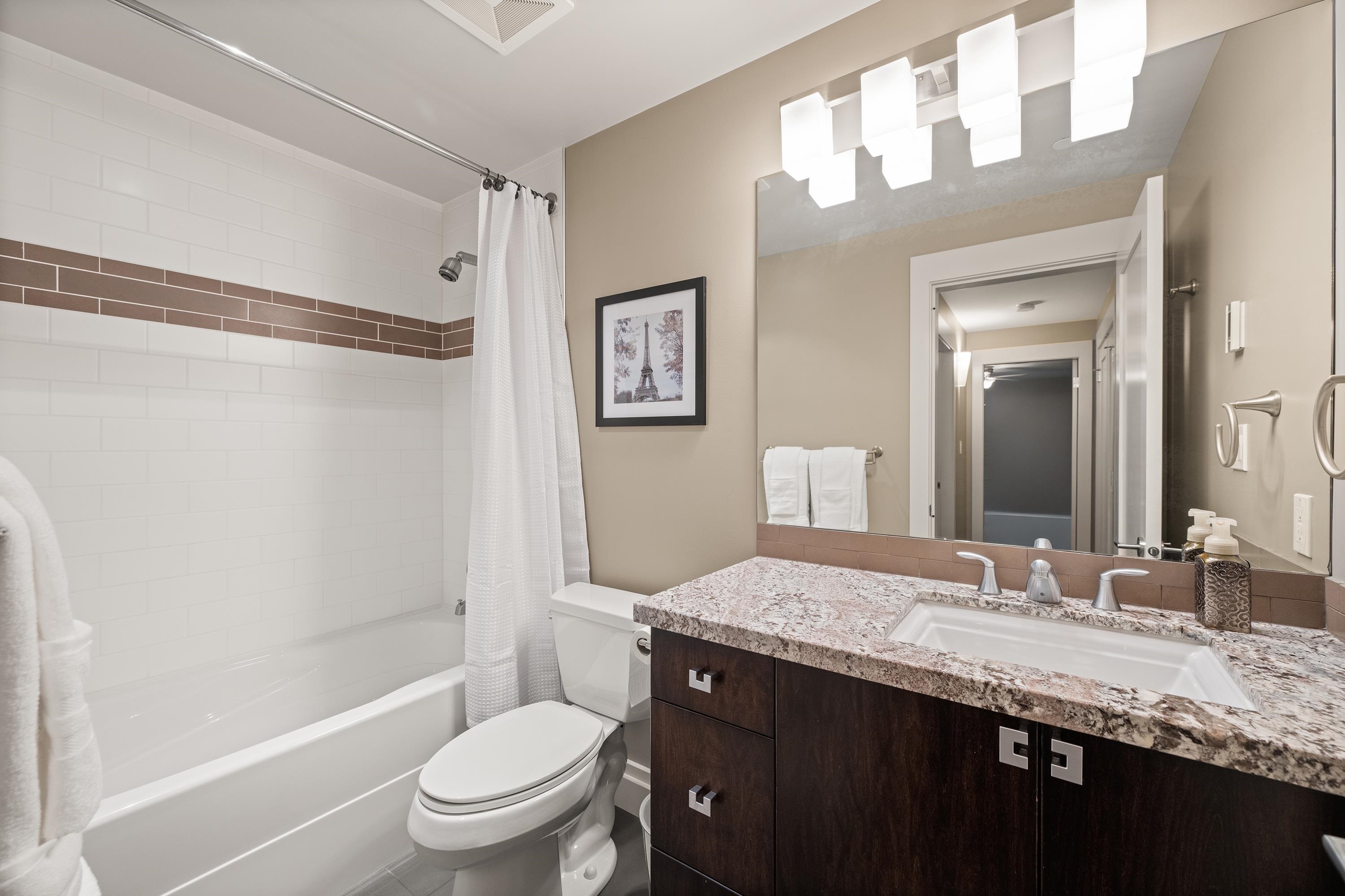 201 15097 MARINE DRIVE Unit: 201